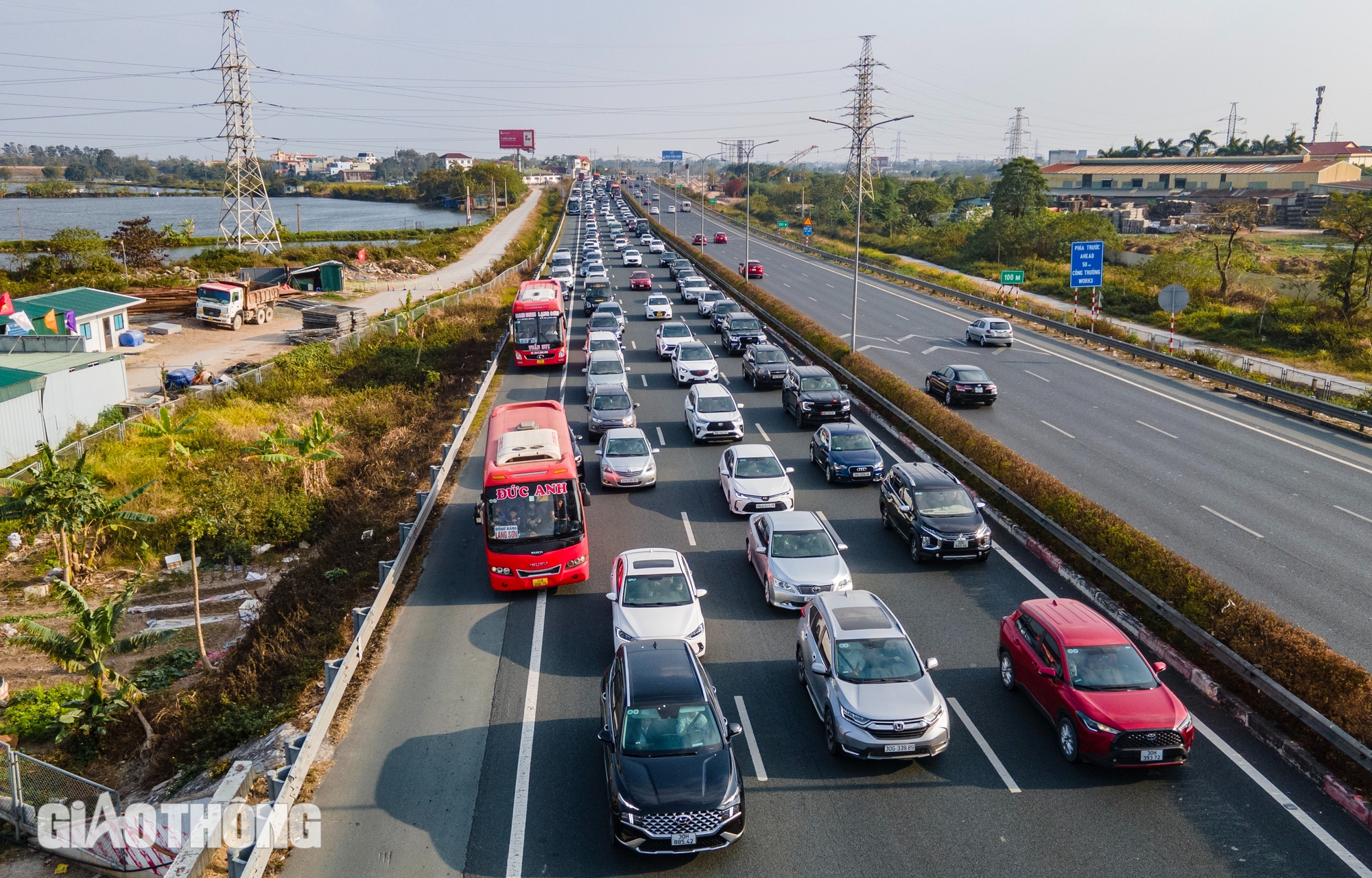 Cao tốc Pháp Vân - Cầu Giẽ ùn ứ kéo dài chiều mùng 3 Tết- Ảnh 2.