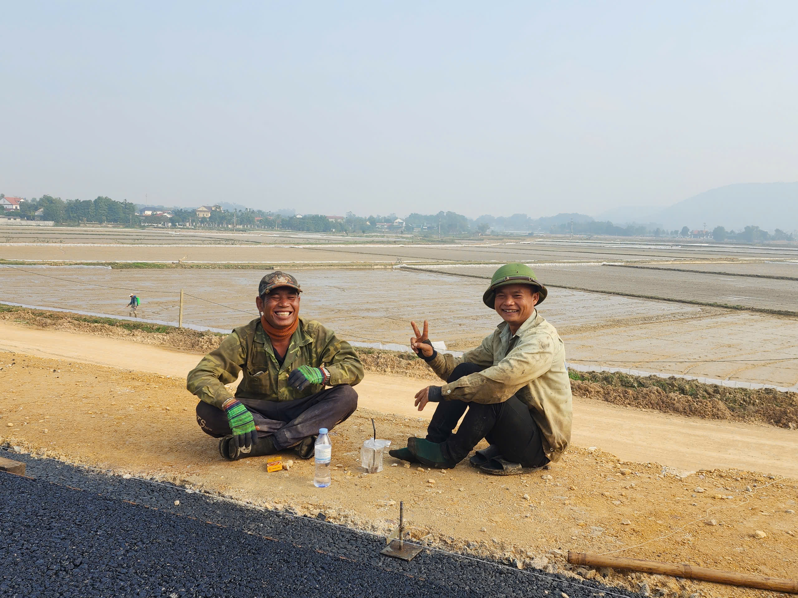 Tết không nghỉ trên công trường cao tốc- Ảnh 11.