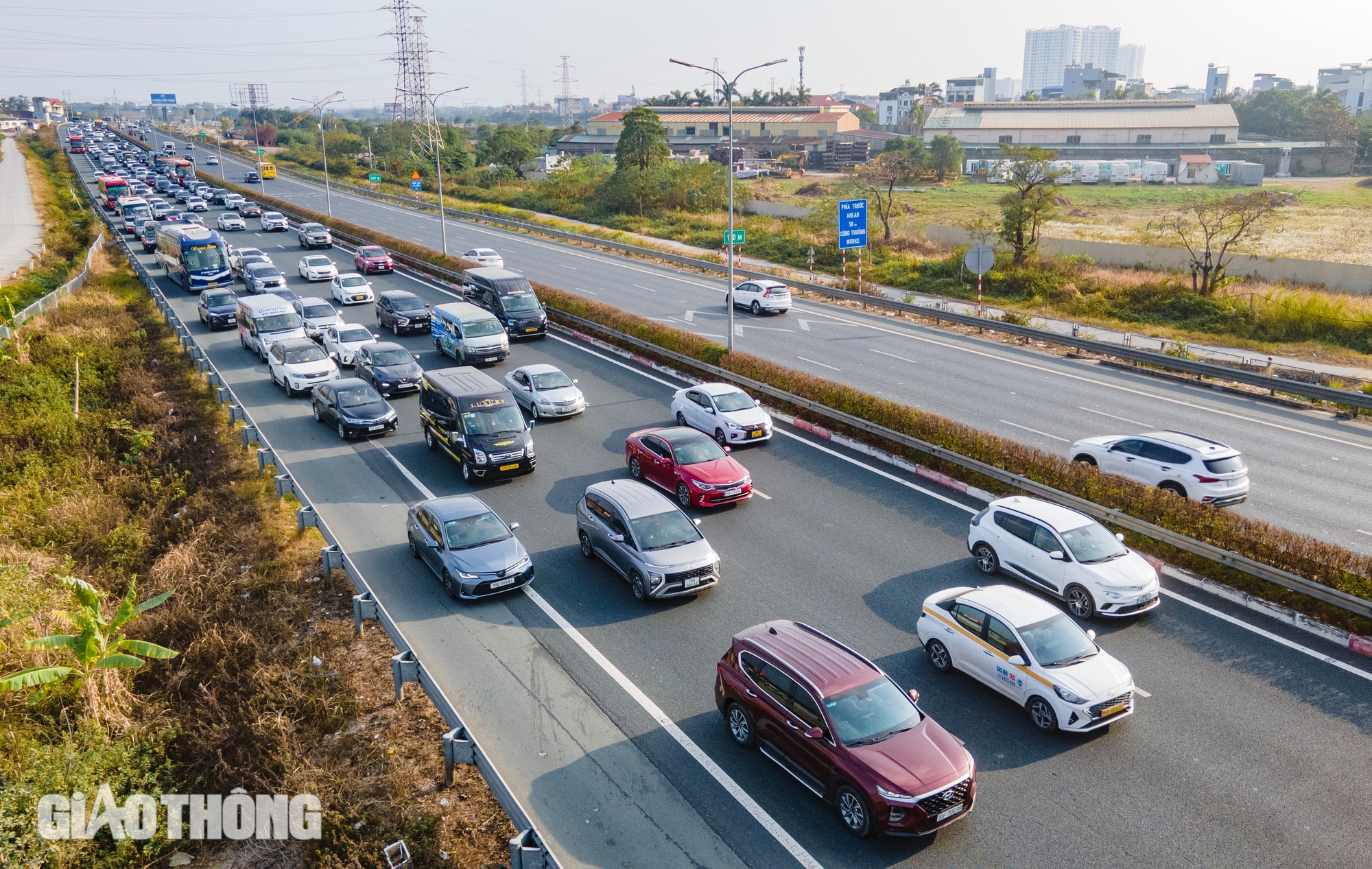 Cao tốc Pháp Vân - Cầu Giẽ ùn ứ kéo dài chiều mùng 3 Tết- Ảnh 3.