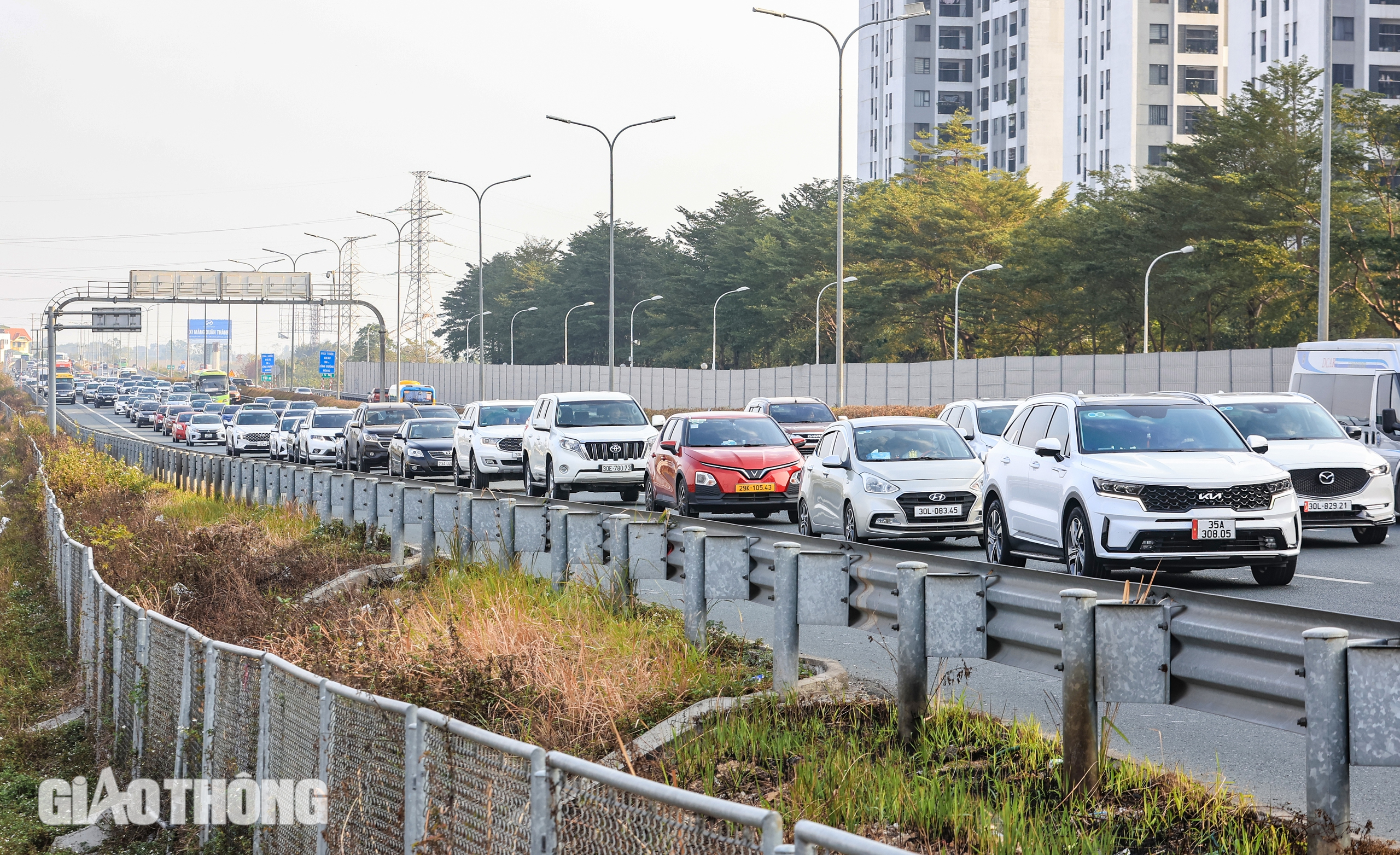 Cao tốc Pháp Vân - Cầu Giẽ ùn ứ kéo dài chiều mùng 3 Tết- Ảnh 10.