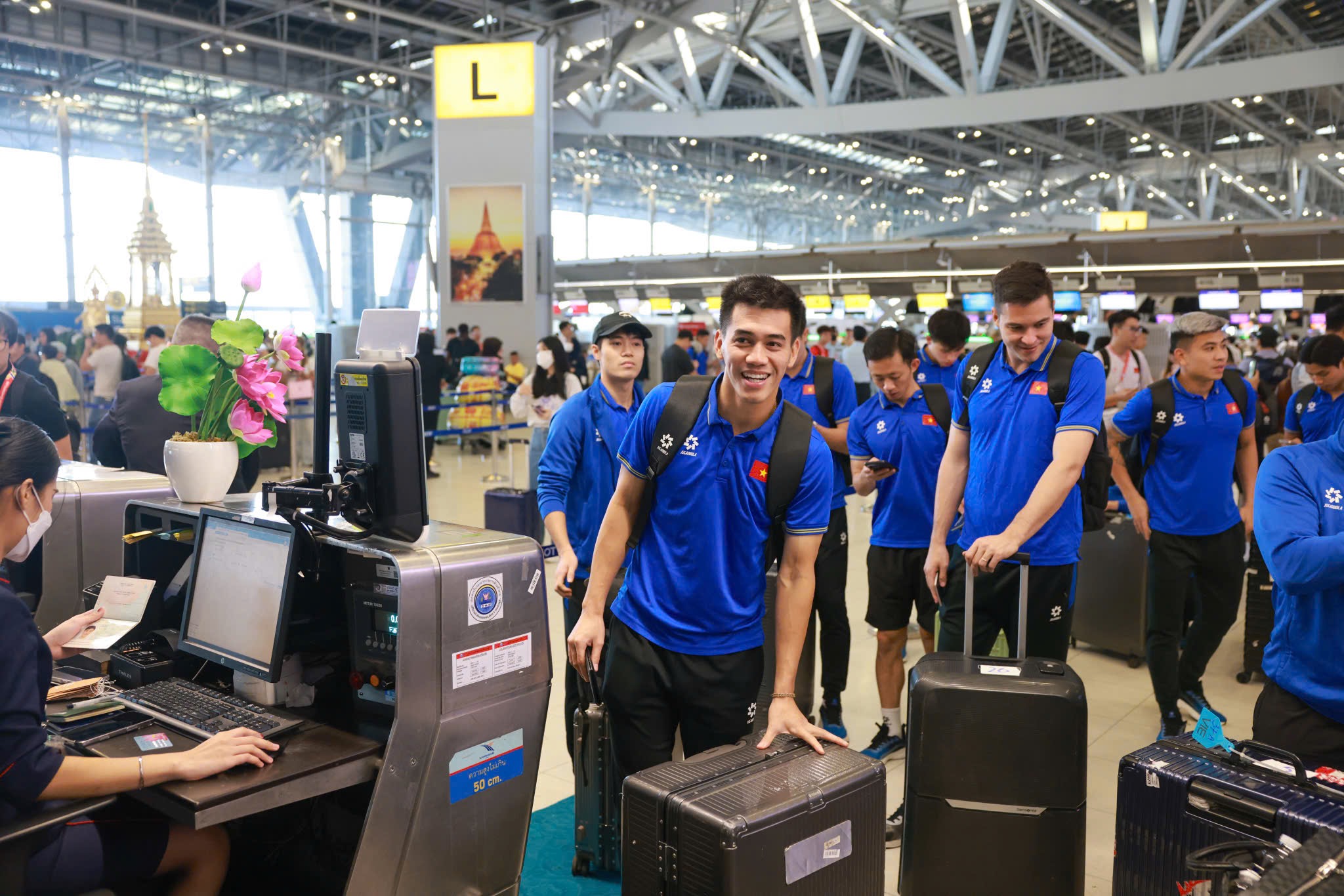 Vietnam Airlines tặng vé máy bay hạng thương gia cho đội tuyển Việt Nam- Ảnh 1.