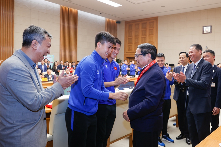 Thủ tướng: Bóng đá Việt Nam đặt mục tiêu vô địch châu Á, tham dự World Cup- Ảnh 1.