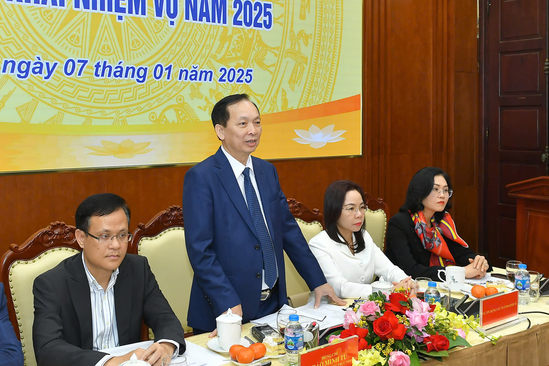 Tăng 15,08% trong năm 2024, tín dụng toàn ngành ngân hàng vượt mục tiêu- Ảnh 2.