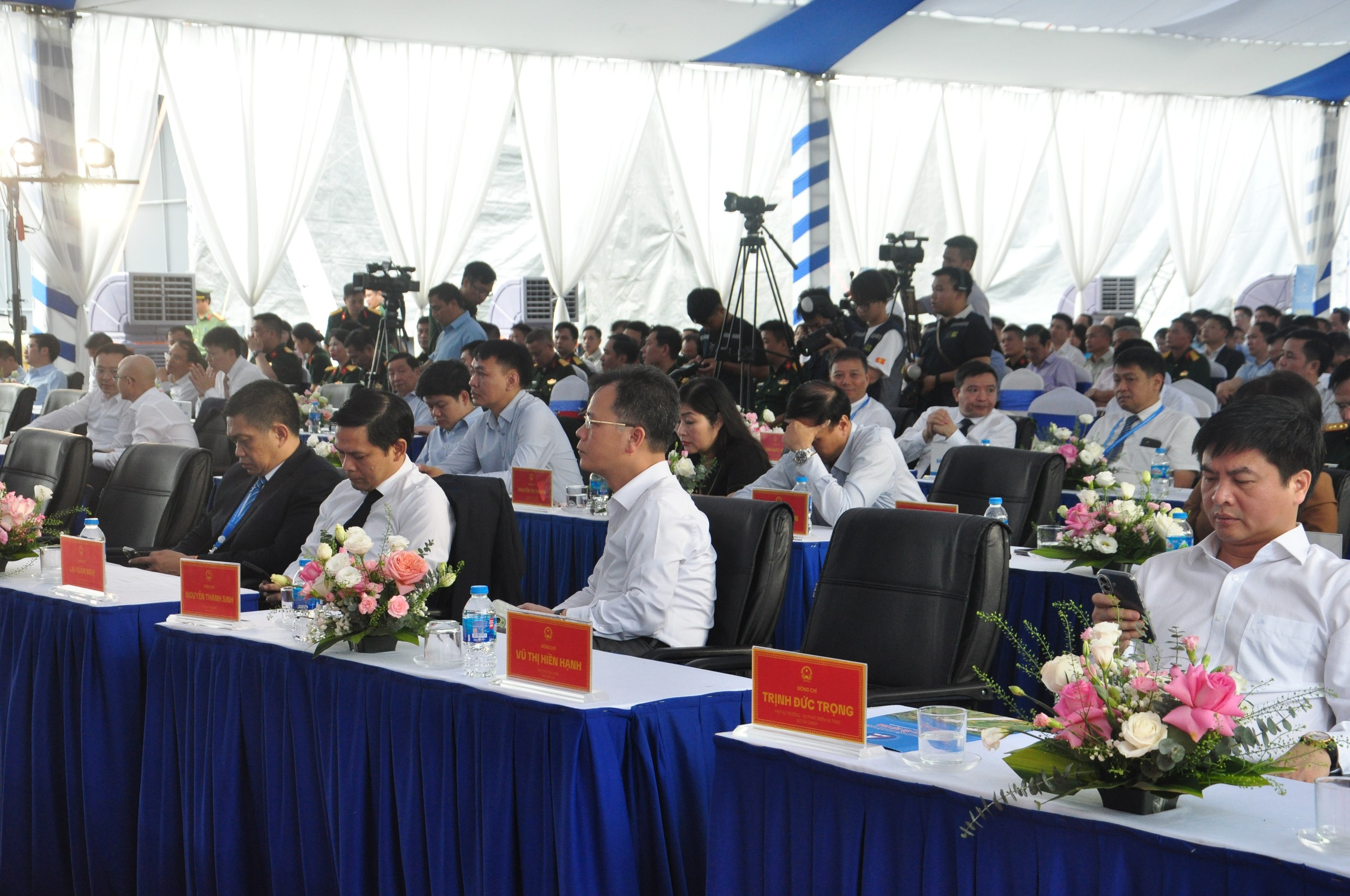 Hơn 7.000 tỷ đồng nâng cấp cao tốc Nội Bài - Lào Cai, giảm ùn tắc, tăng kết nối- Ảnh 1. Hơn 7.000 tỷ đồng nâng cấp cao tốc Nội Bài - Lào Cai, giảm ùn tắc, tăng kết nối- Ảnh 1.