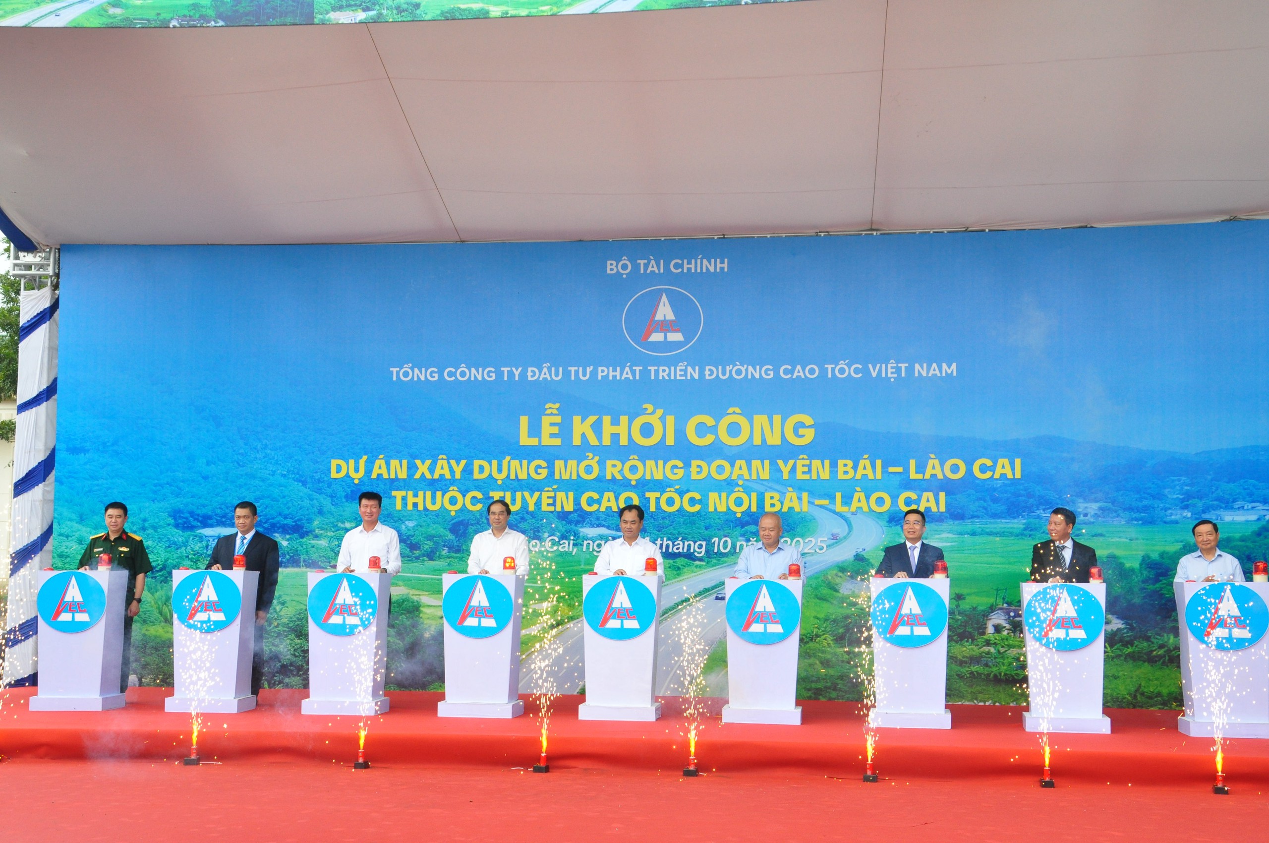 Hơn 7.000 tỷ đồng nâng cấp cao tốc Nội Bài - Lào Cai, giảm ùn tắc, tăng kết nối- Ảnh 8. Hơn 7.000 tỷ đồng nâng cấp cao tốc Nội Bài - Lào Cai, giảm ùn tắc, tăng kết nối- Ảnh 8.