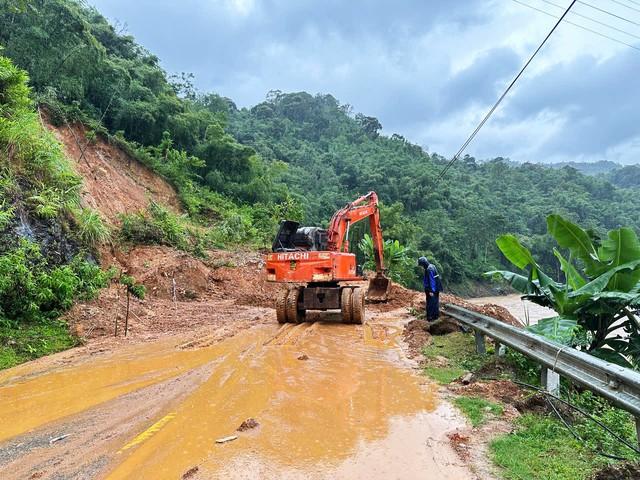 97 vị trí ách tắc giao thông sau bão số 10 sẽ được thông xe trong ngày 2/10- Ảnh 1.