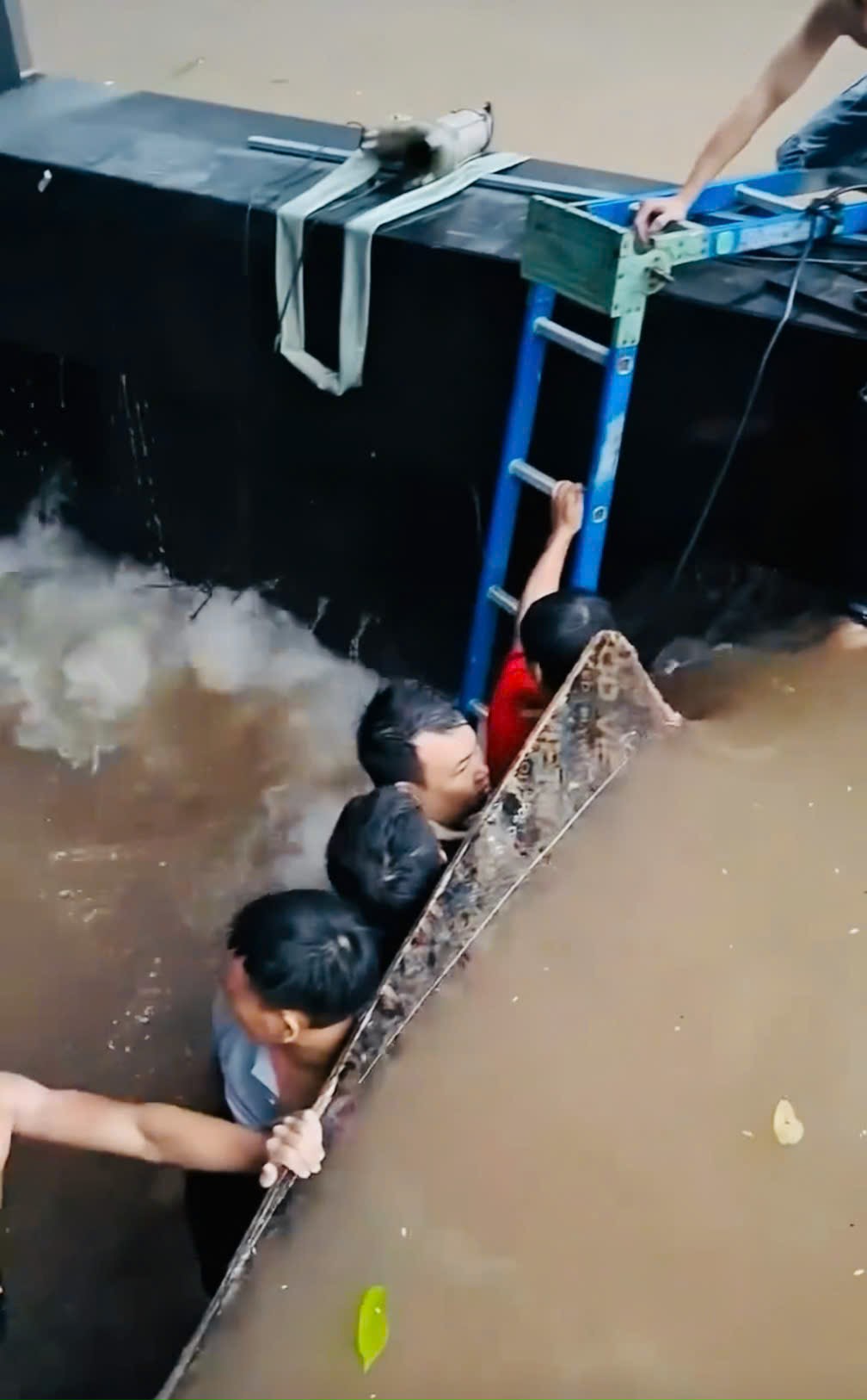 Hà Nội: Cần có phương án chống ngập đồng bộ ở các khu vực chung cư - Ảnh 3.
