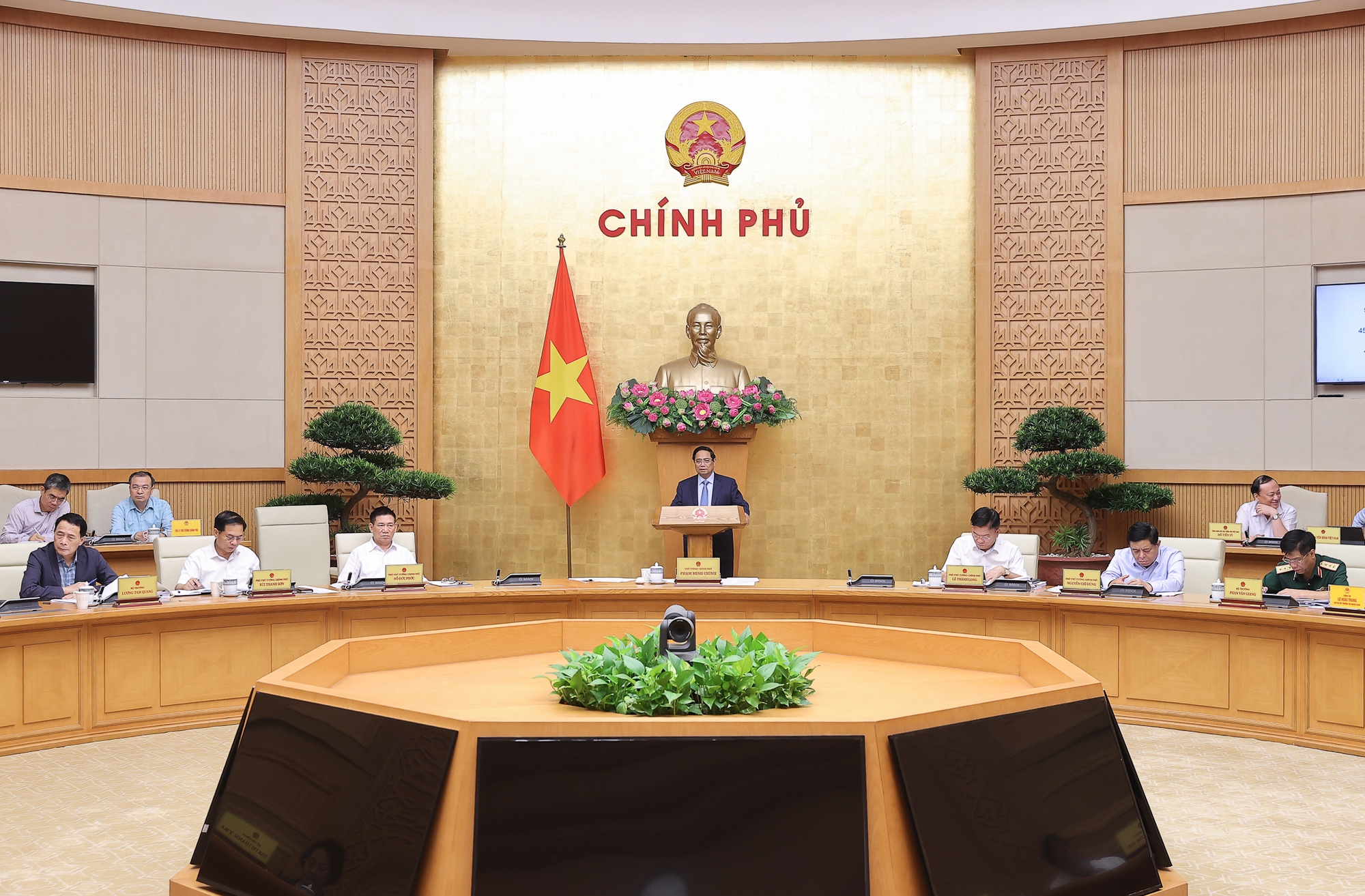 Thủ tướng chủ trì phiên họp Chính phủ về chính quyền địa phương hai cấp- Ảnh 2.