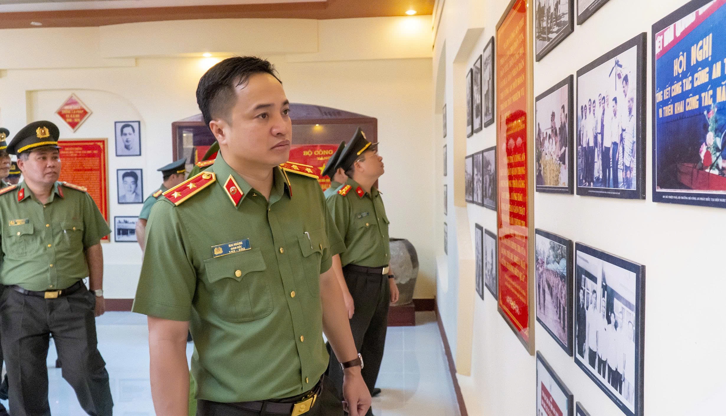 TP.HCM: Mở cao điểm trấn áp tội phạm, ra mắt tổ công tác 3 trong 1 và SOS an ninh, trật tự- Ảnh 3. TP.HCM: Mở cao điểm trấn áp tội phạm, ra mắt tổ công tác 3 trong 1 và SOS an ninh, trật tự- Ảnh 3.