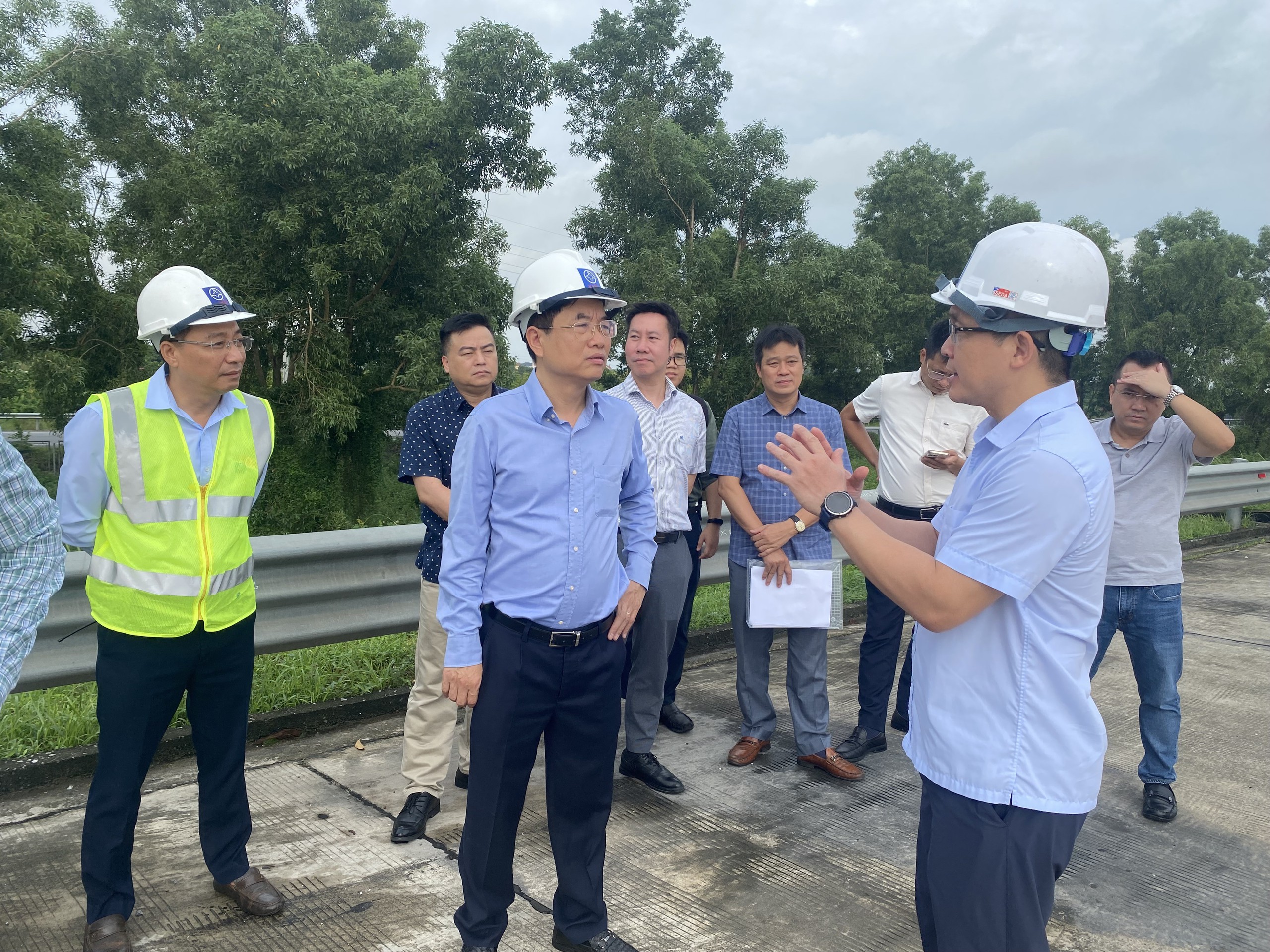 Giao thông thông suốt trong ngày đầu chuyển đổi tài khoản thu phí- Ảnh 2.