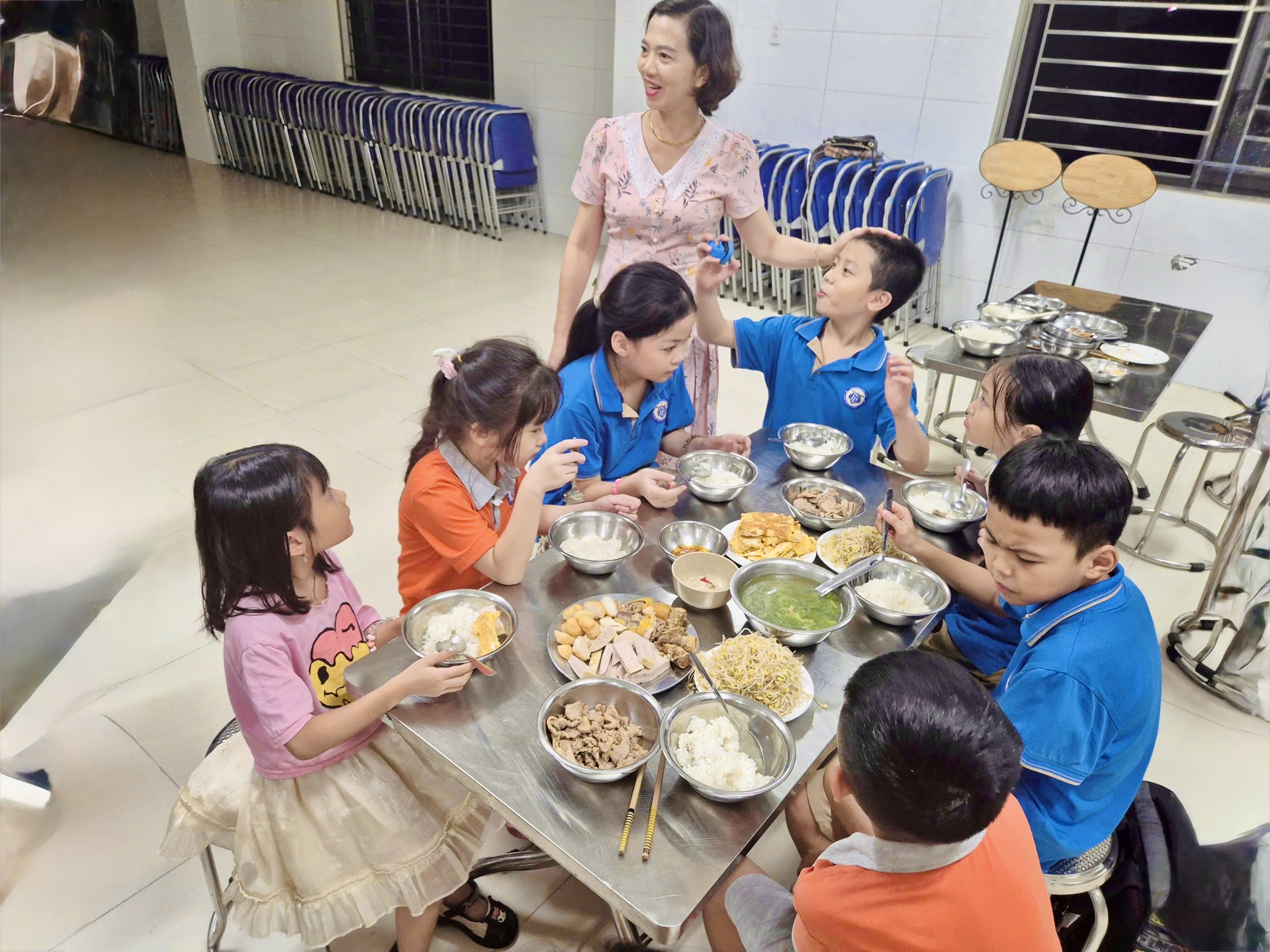 Phụ huynh bức xúc, Sở Giáo dục và Đào tạo nói các trường phải chủ động- Ảnh 1.