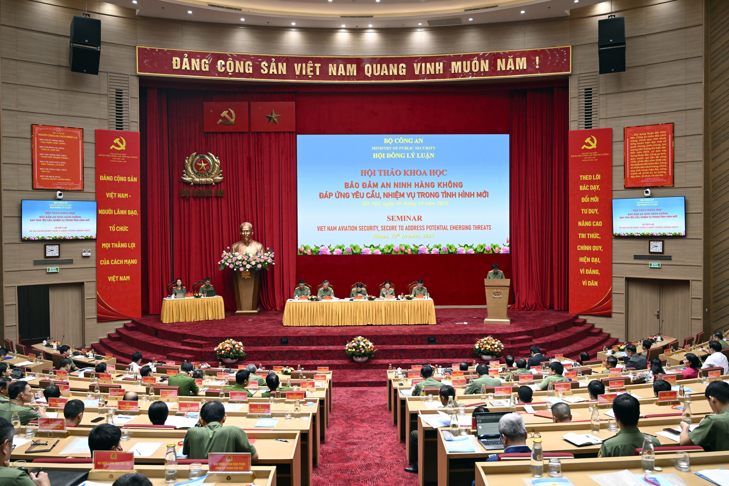 Kiểm soát chặt chẽ những nguy cơ, đe dọa trong bảo đảm an ninh hàng không- Ảnh 2. Kiểm soát chặt chẽ những nguy cơ, đe dọa trong bảo đảm an ninh hàng không- Ảnh 2.