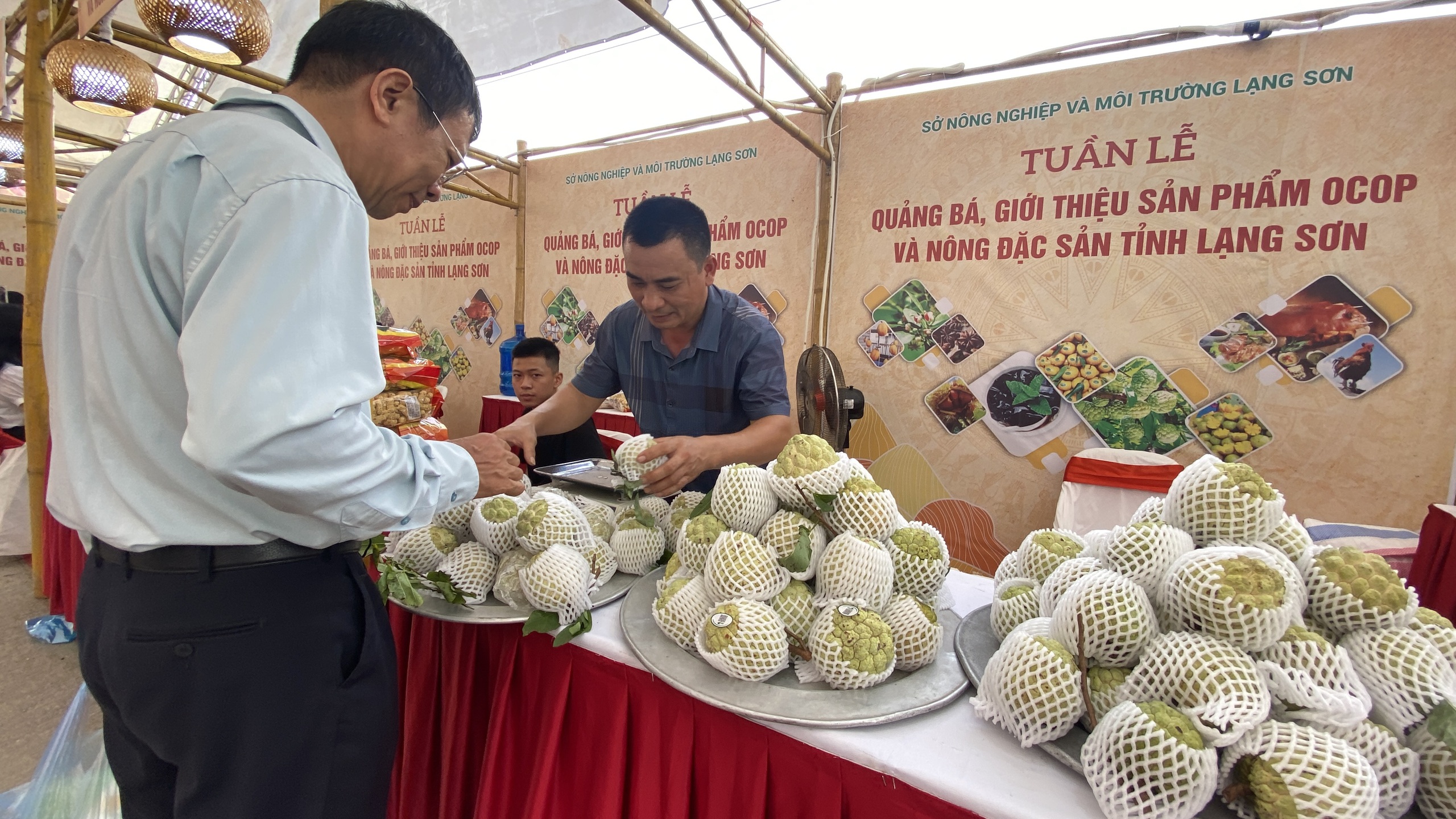 Hội chợ nông sản - cánh tay nối dài đưa sản phẩm OCOP tới người tiêu dùng- Ảnh 3. Hội chợ nông sản - cánh tay nối dài đưa sản phẩm OCOP tới người tiêu dùng- Ảnh 3.