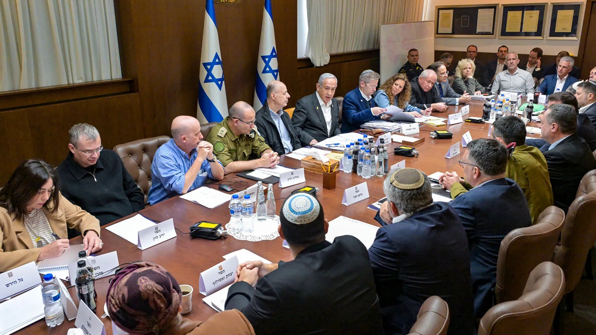 Nội các Israel phê chuẩn thỏa thuận ngừng bắn và trao đổi con tin với Hamas- Ảnh 1. Nội các Israel phê chuẩn thỏa thuận ngừng bắn và trao đổi con tin với Hamas- Ảnh 1.