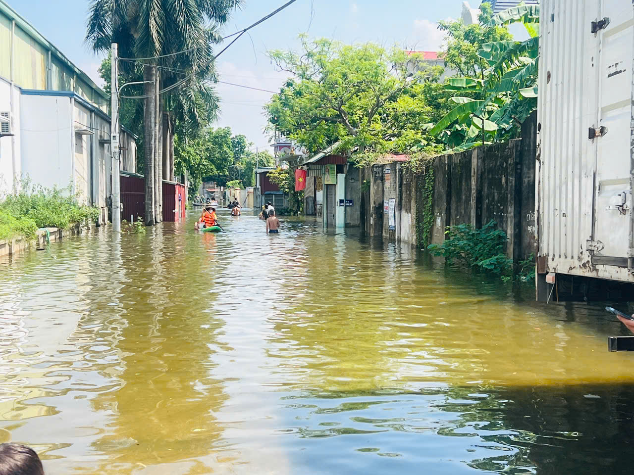 Hà Nội: Cuộc sống đảo lộn vì không điện, không nước sạch của người dân xã Sóc Sơn- Ảnh 1. Hà Nội: Cuộc sống đảo lộn vì không điện, không nước sạch của người dân xã Sóc Sơn- Ảnh 1.