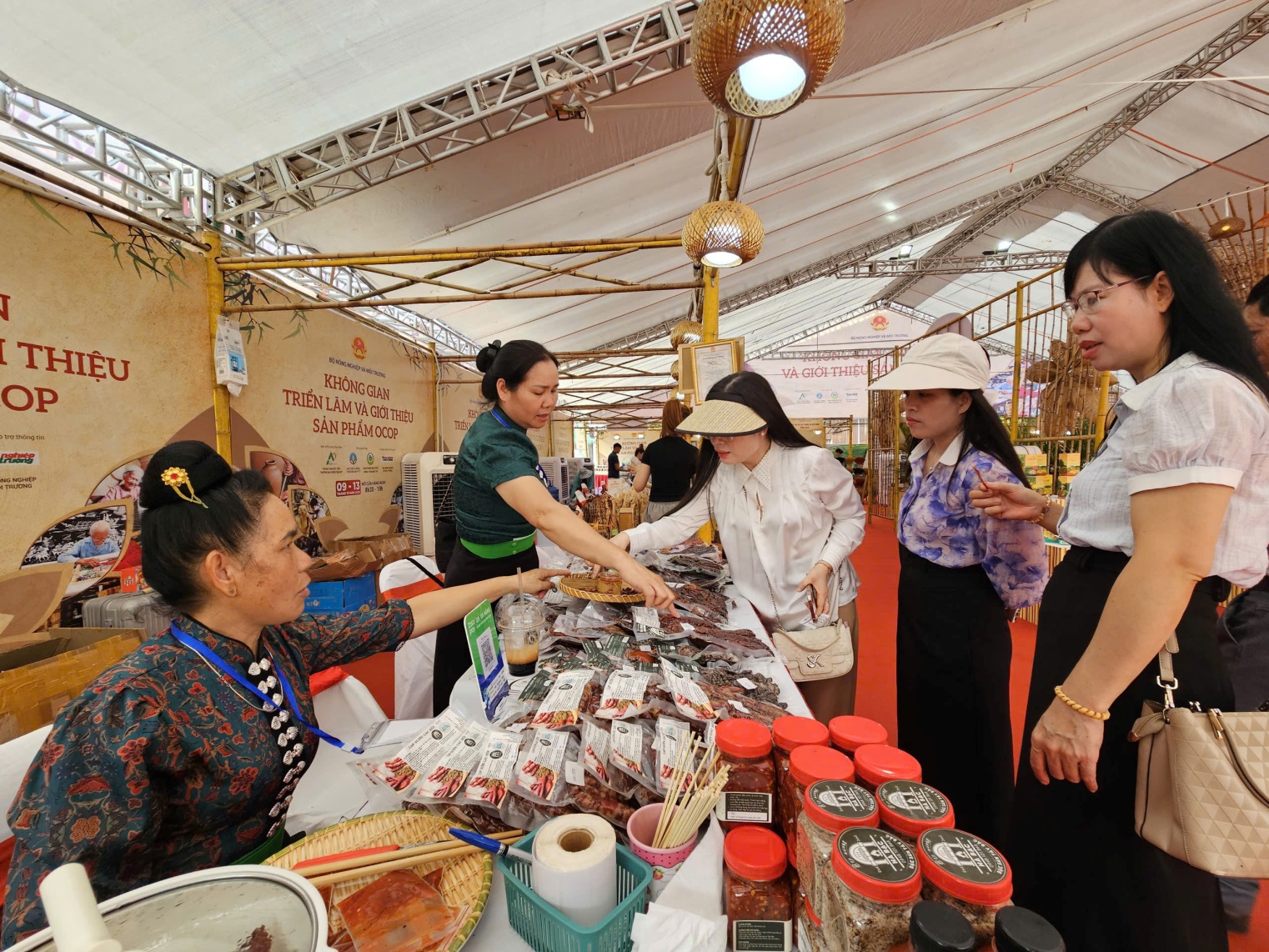 C:\Users\HP\Desktop\Triển l&atilde;m ocop\z7101632478866_e13b52b9898de3b78b61cf07fdca0cc1.jpg