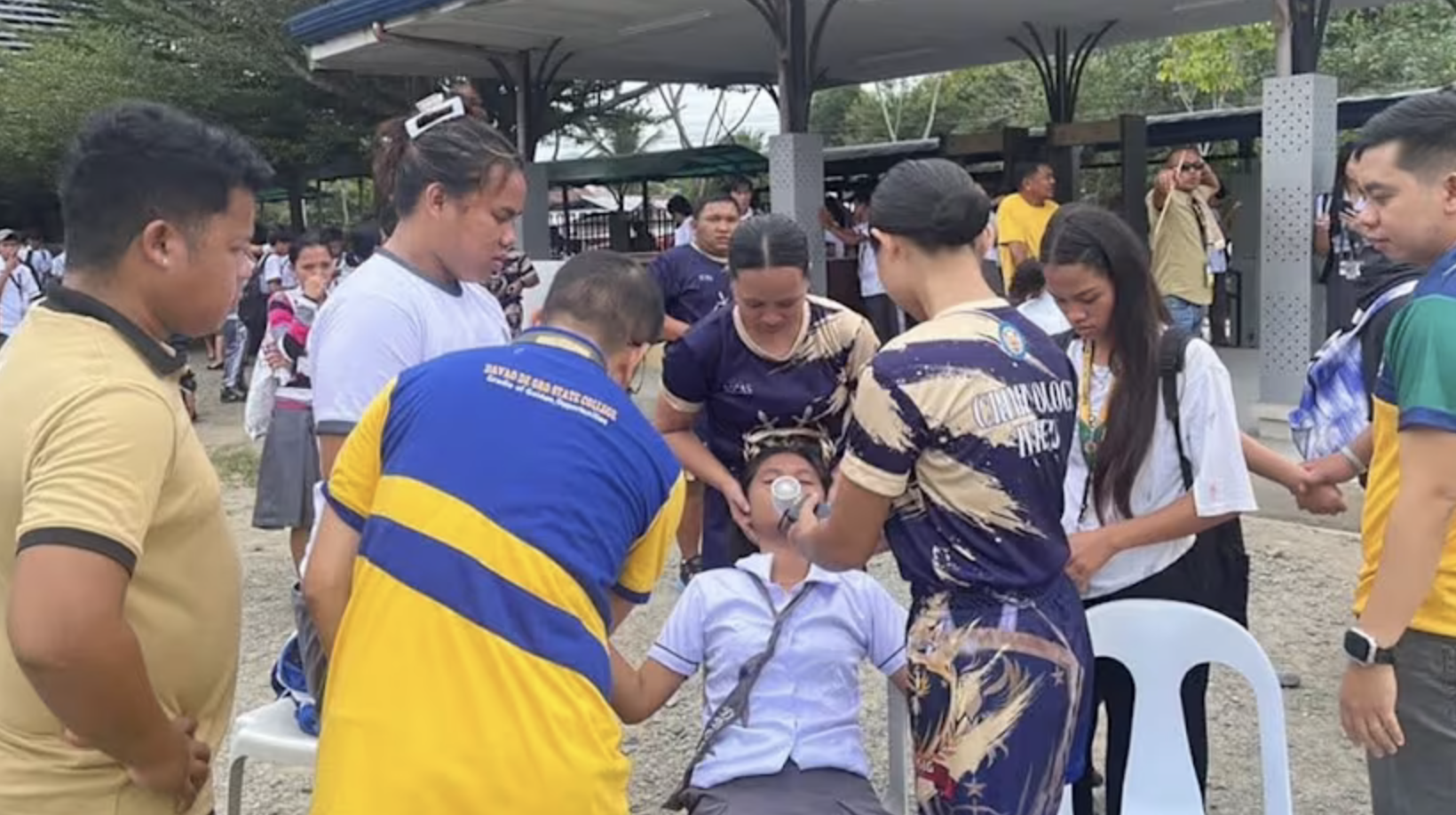 Động đất mạnh làm rung chuyển Philippines, nhiều nhà dân, công trình hư hại- Ảnh 1. Động đất mạnh làm rung chuyển Philippines, nhiều nhà dân, công trình hư hại- Ảnh 1.