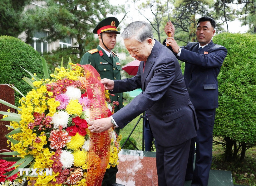 Tổng Bí thư Tô Lâm dự Lễ khánh thành tượng Chủ tịch Hồ Chí Minh tại Triều Tiên- Ảnh 1. Tổng Bí thư Tô Lâm dự Lễ khánh thành tượng Chủ tịch Hồ Chí Minh tại Triều Tiên- Ảnh 1.