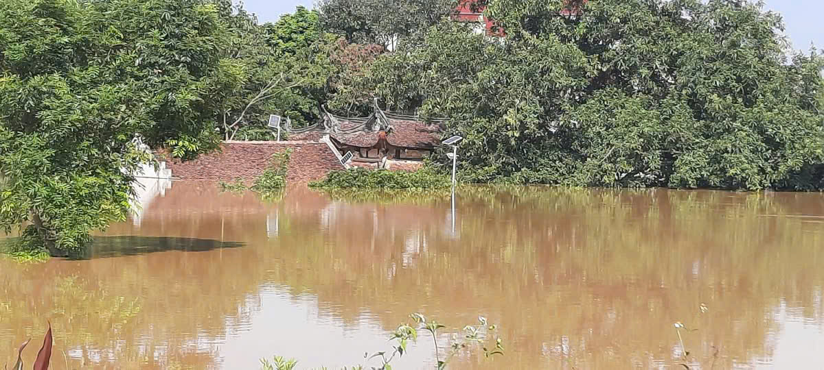 Hà Nội: Người dân vùng ven vật lộn với nước lũ dâng cao, chờ cứu trợ- Ảnh 5. Hà Nội: Người dân vùng ven vật lộn với nước lũ dâng cao, chờ cứu trợ- Ảnh 5.