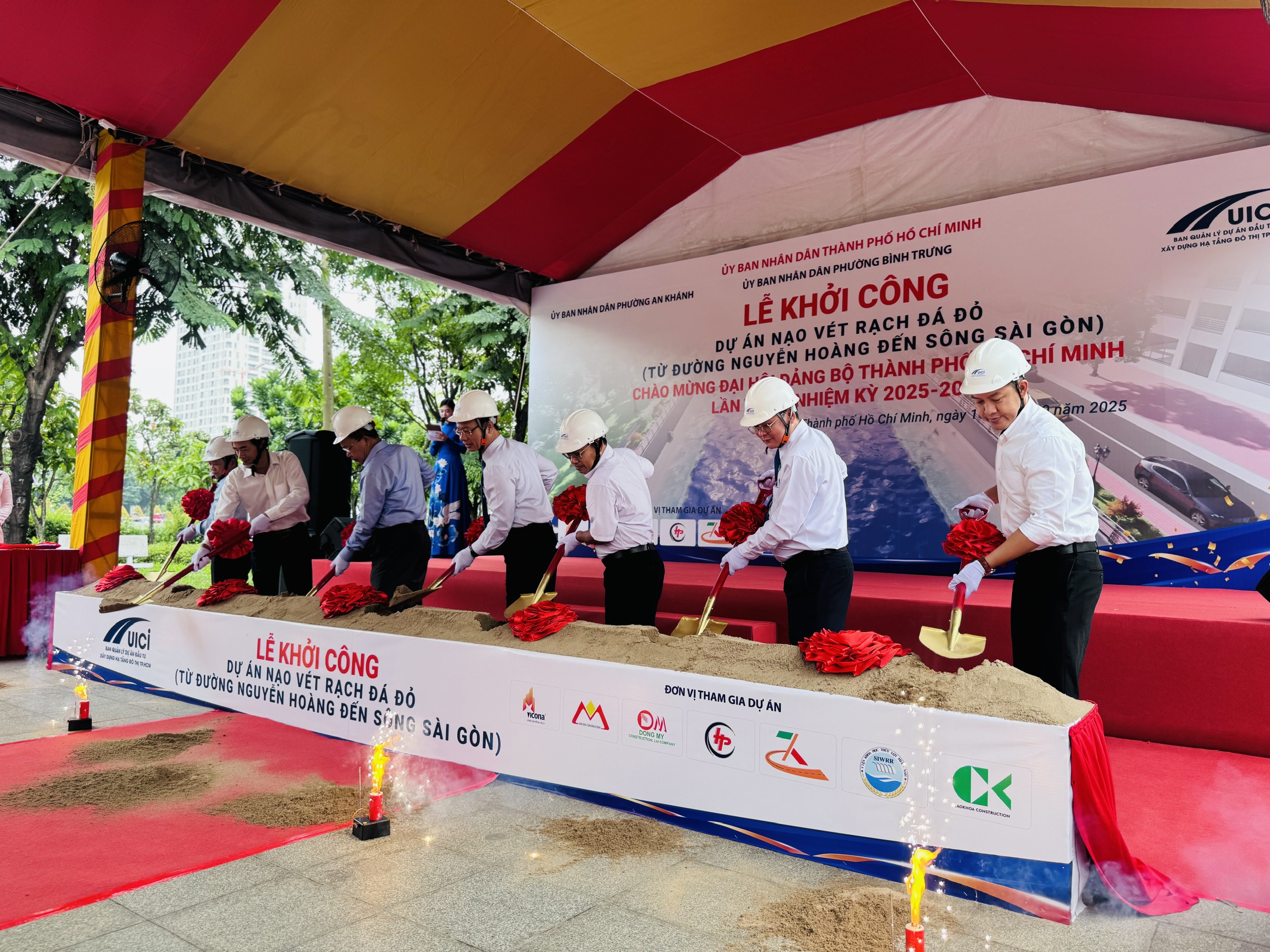 TP.HCM khởi công dự án nạo vét rạch Đá Đỏ: Gỡ “nút thắt” thoát nước cho khu Đông- Ảnh 2. TP.HCM khởi công dự án nạo vét rạch Đá Đỏ: Gỡ “nút thắt” thoát nước cho khu Đông- Ảnh 2.