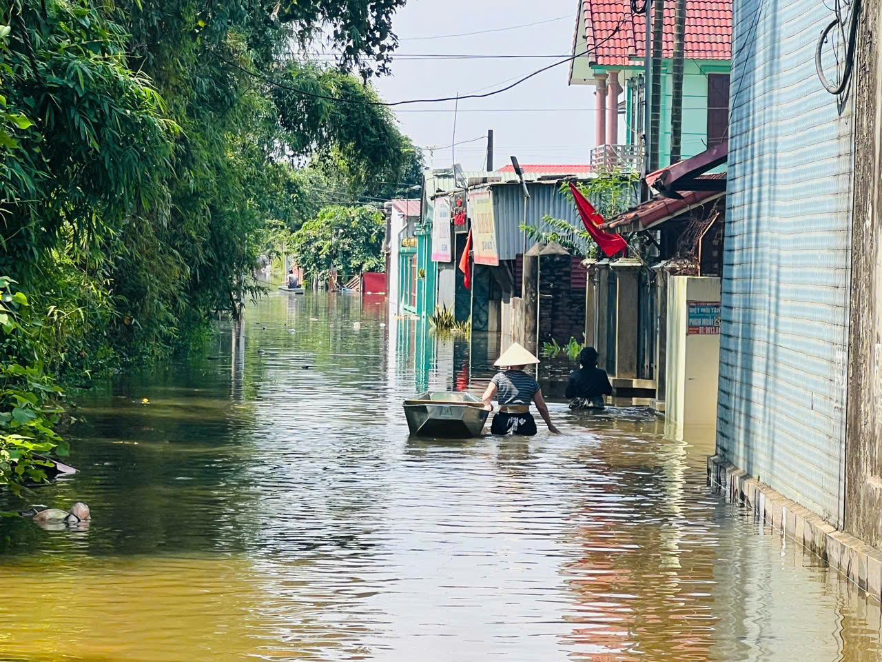 Hà Nội: Cuộc sống đảo lộn vì không điện, không nước sạch của người dân xã Sóc Sơn- Ảnh 7. Hà Nội: Cuộc sống đảo lộn vì không điện, không nước sạch của người dân xã Sóc Sơn- Ảnh 7.