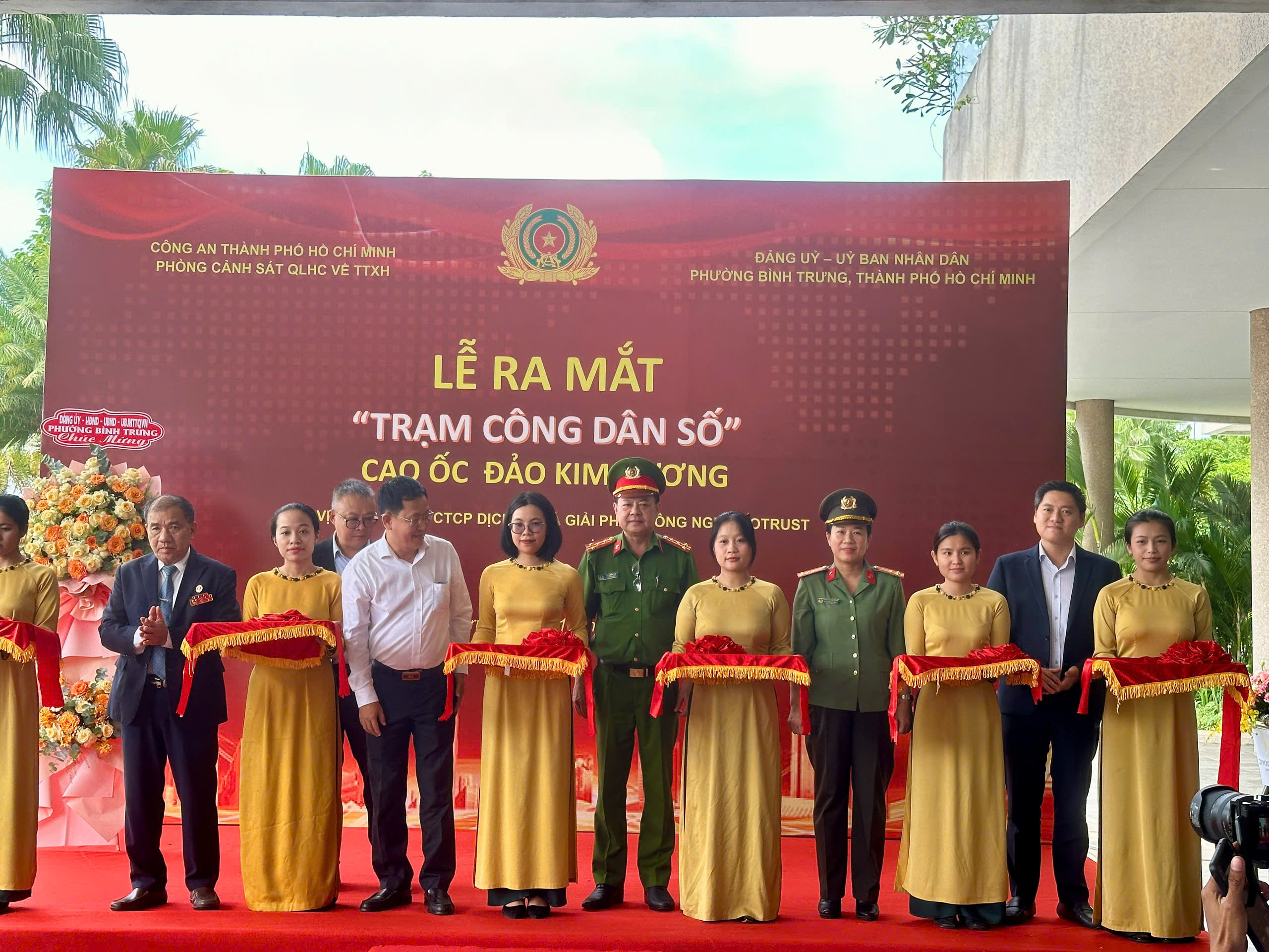 TP.HCM ra mắt “Trạm công dân số”: Làm thủ tục, thanh toán, khám bệnh ngay tại chung cư- Ảnh 1.