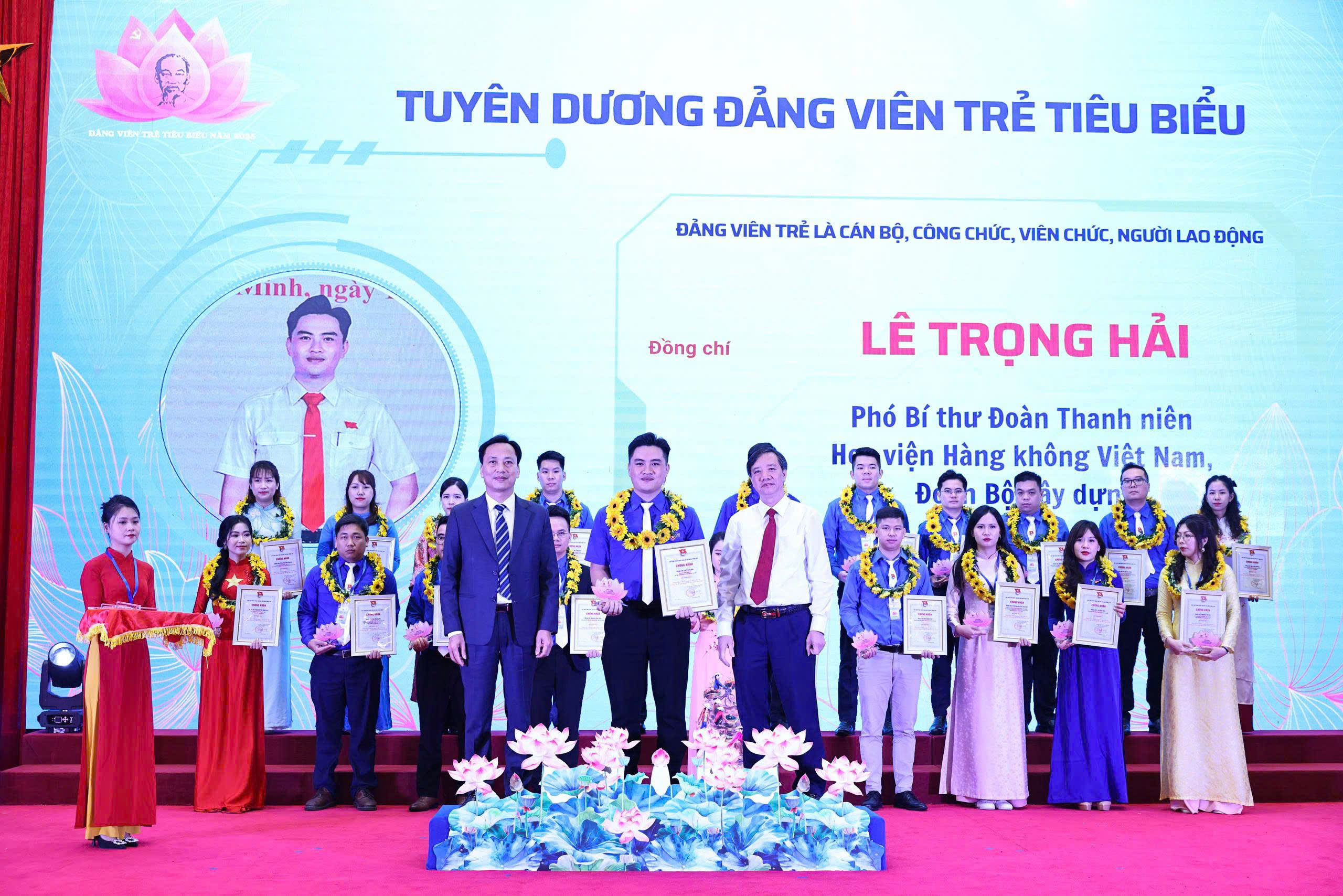 Hai cán bộ của Học viện Hàng không được tuyên dương đảng viên trẻ tiêu biểu toàn quốc 2025- Ảnh 1. Hai cán bộ của Học viện Hàng không được tuyên dương đảng viên trẻ tiêu biểu toàn quốc 2025- Ảnh 1.