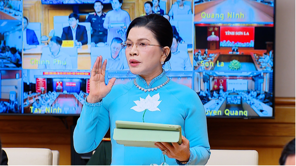 Bà Đặng Thị Kim Oanh – Chủ tịch HĐQT, Tổng giám đốc Kim Oanh Group phát biểu tại phiên họp thứ 2 - Phát triển đột phá về nhà ở xã hội