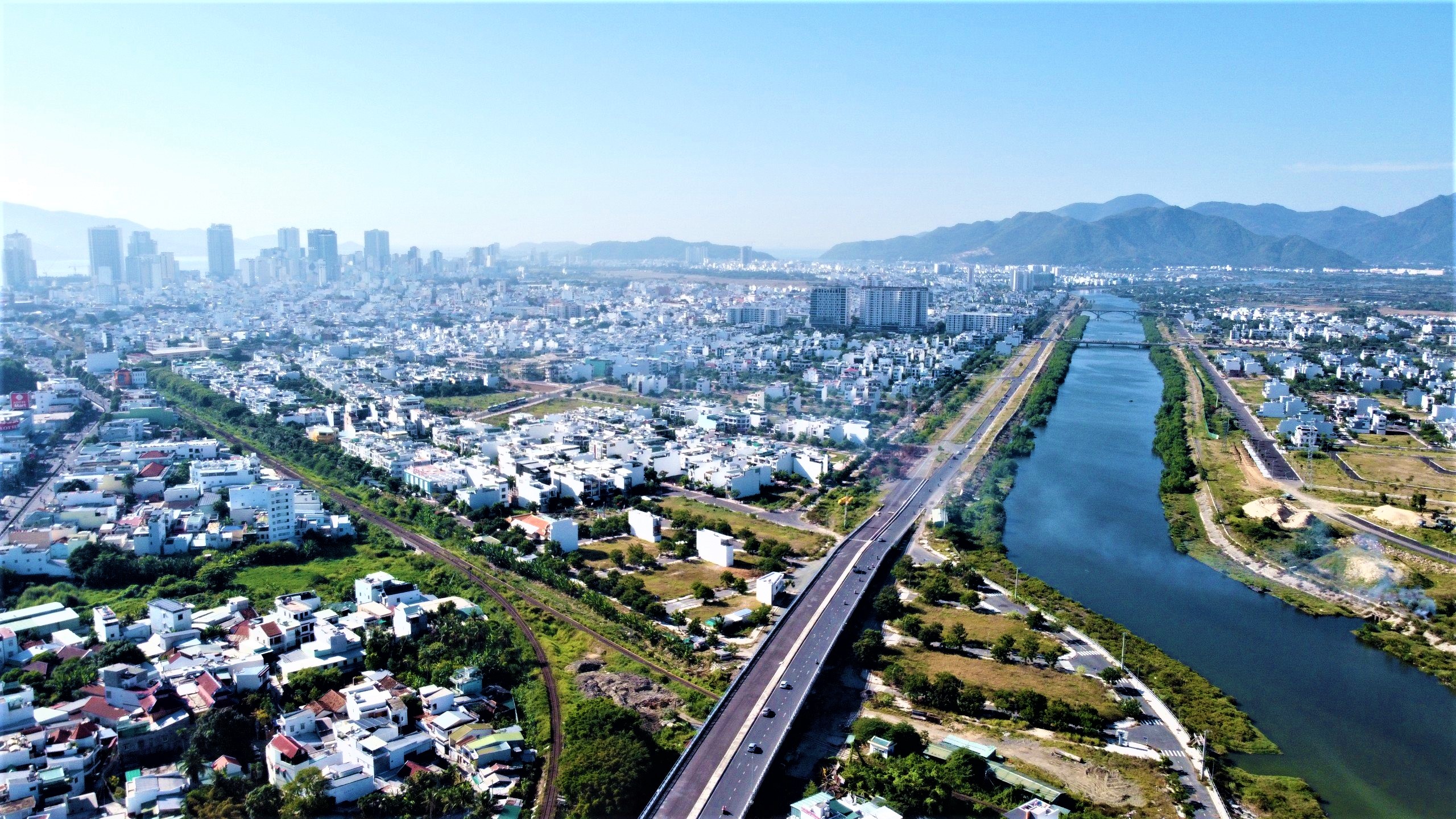 Sau hợp nhất hành chính, bất động sản Khánh Hòa giao dịch tăng gấp ba lần- Ảnh 2.