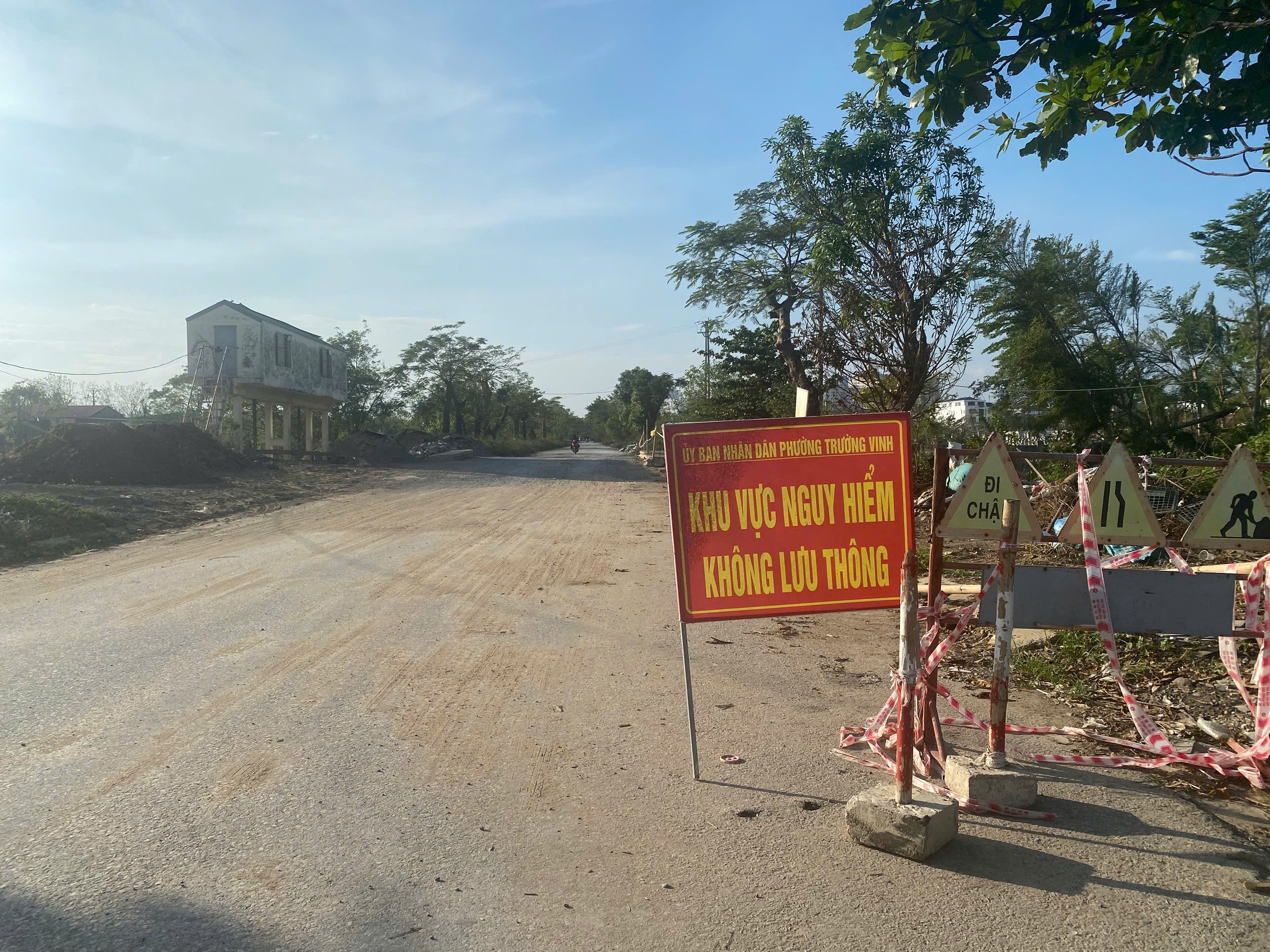Nghệ An: Nhiều công trình đê kè, hồ đập thủy lợi hư hại nặng sau bão số 10- Ảnh 6.