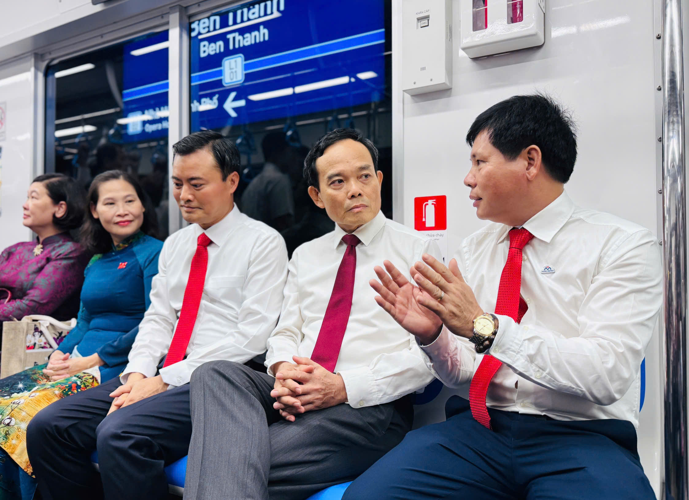 Bí thư Thành ủy TP.HCM tham quan tuyến metro số 1- Ảnh 3.