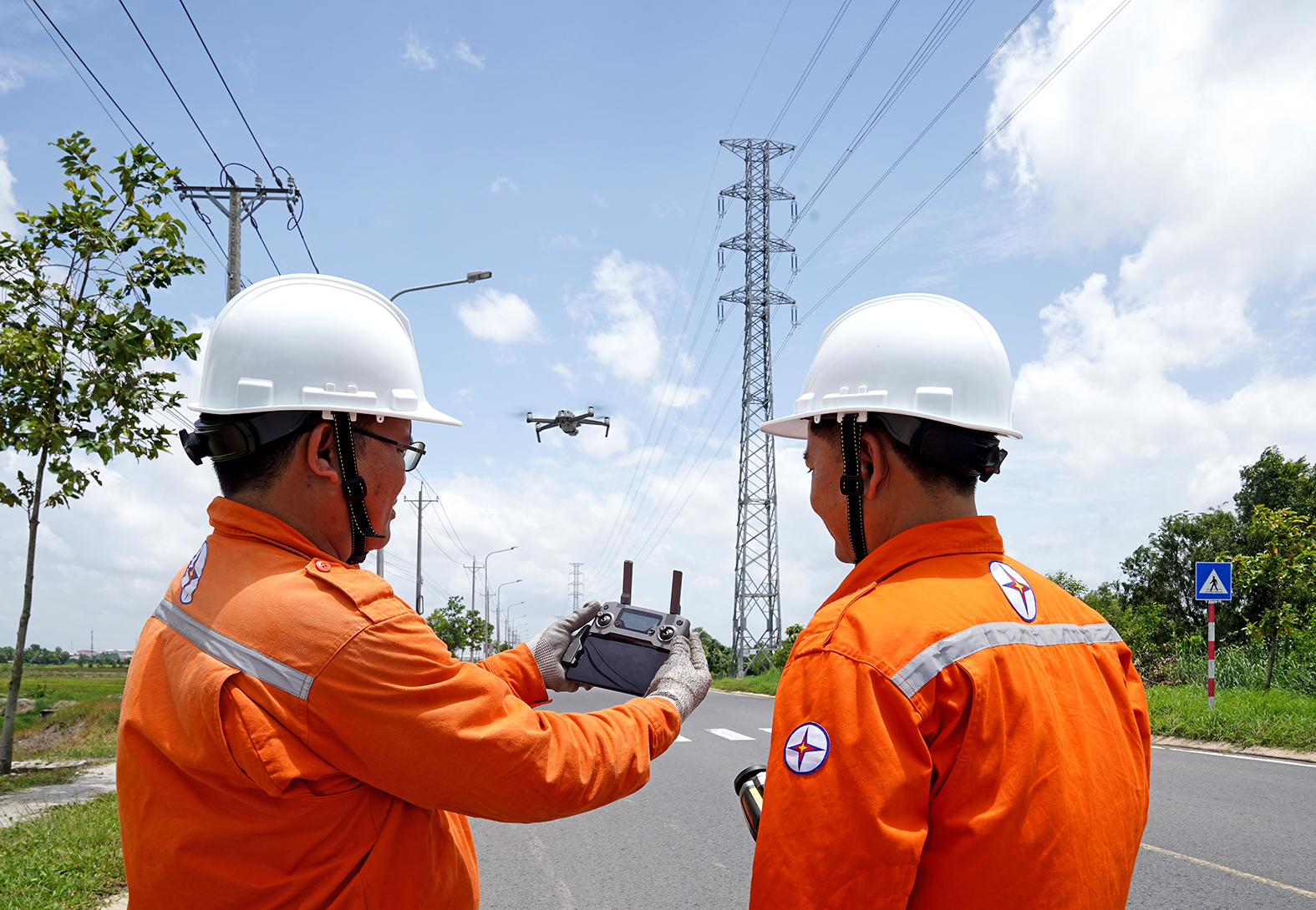 Tiên phong trong chuyển đổi số: EVNSPC bứt phá nâng cao hiệu quả sản xuất kinh doanh- Ảnh 1. Tiên phong trong chuyển đổi số: EVNSPC bứt phá nâng cao hiệu quả sản xuất kinh doanh- Ảnh 1.
