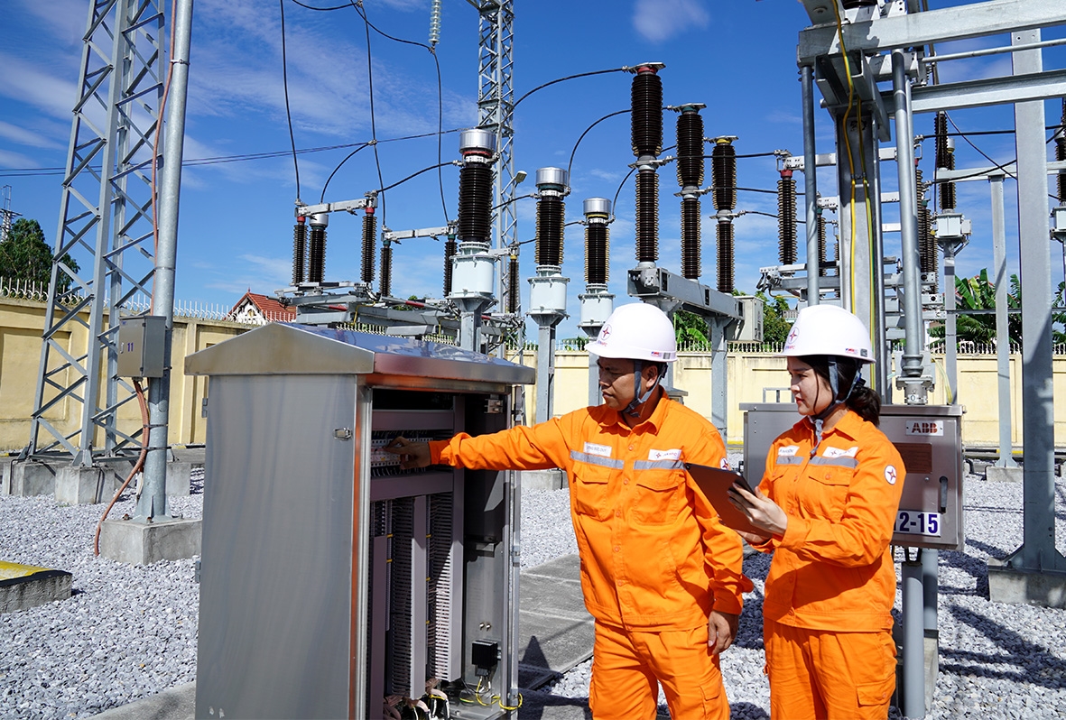 EVNNPC tăng tốc đầu tư, hiện đại hóa lưới điện- Ảnh 3. EVNNPC tăng tốc đầu tư, hiện đại hóa lưới điện- Ảnh 3.