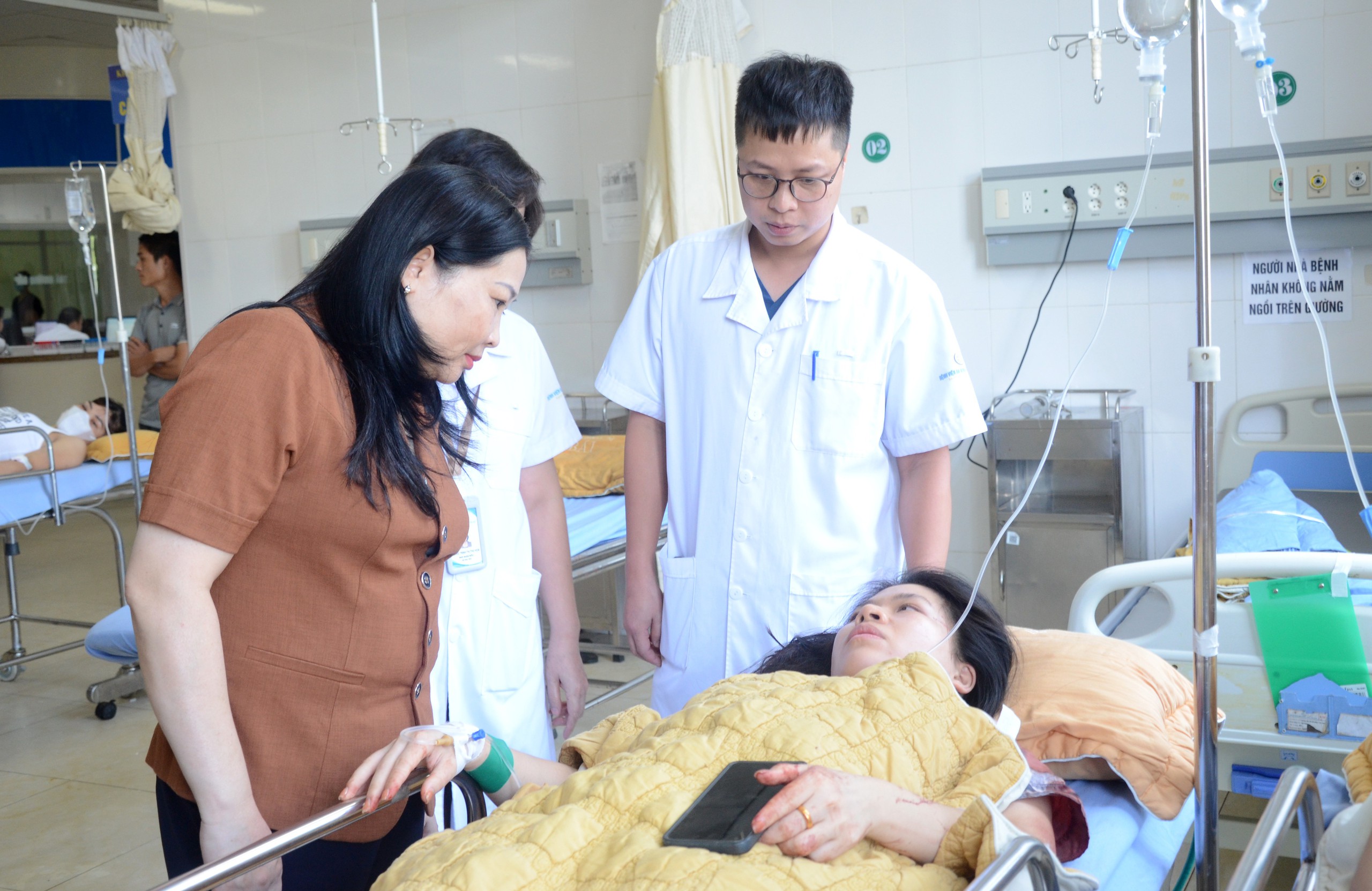 Nhân chứng thất thần kể khoảnh khắc tài xế phát hiện xe giường nằm mất phanh ở Lào Cai- Ảnh 2.