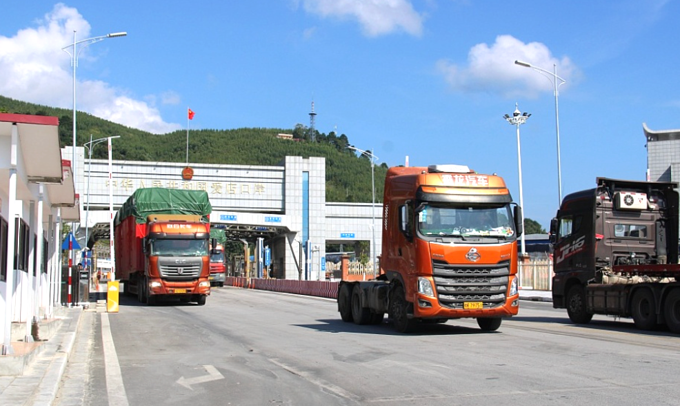Đề xuất địa phương cấp phép vận tải quốc tế, thực hiện hoàn toàn trực tuyến- Ảnh 1. Đề xuất địa phương cấp phép vận tải quốc tế, thực hiện hoàn toàn trực tuyến- Ảnh 1.