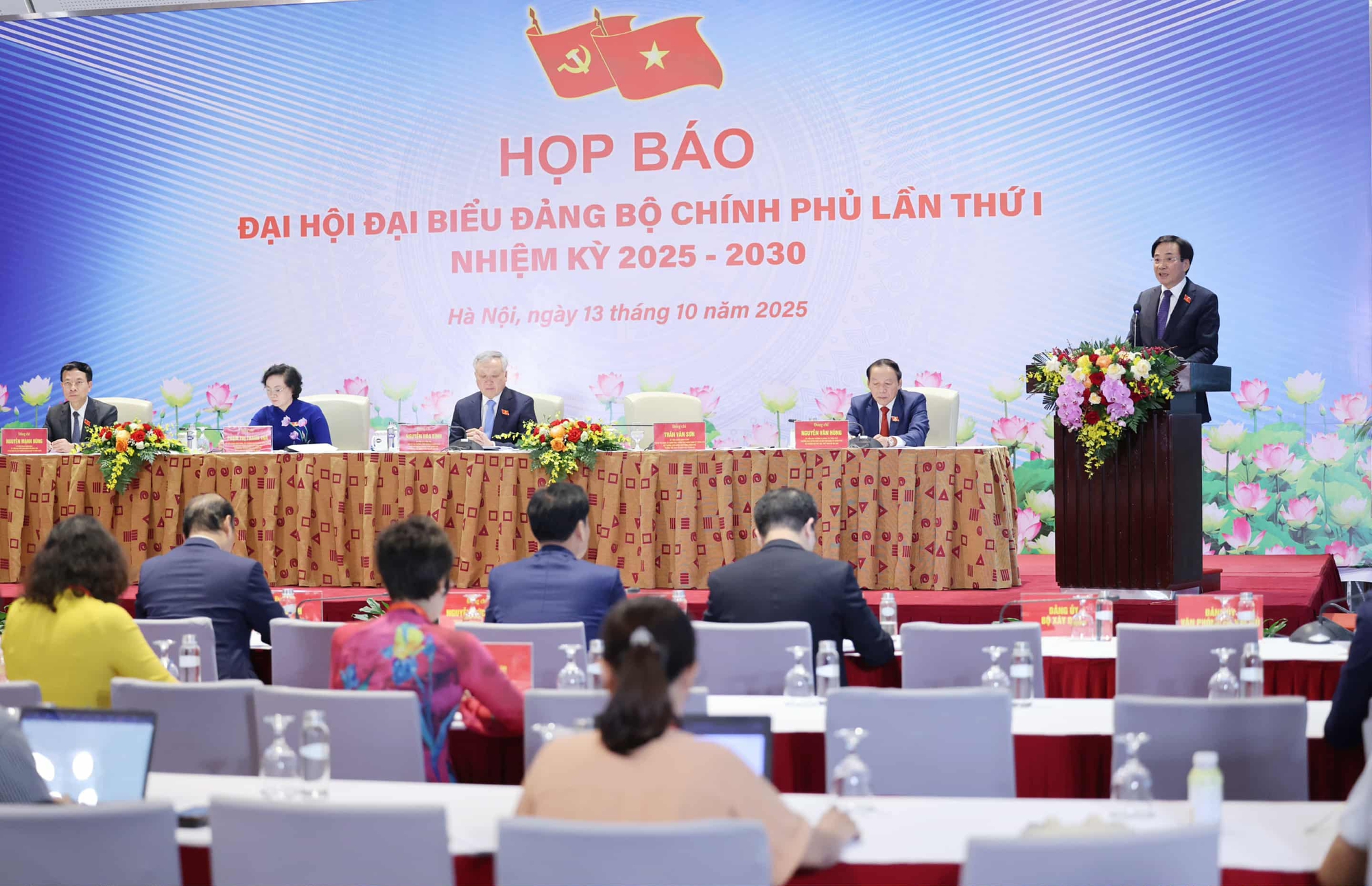 Đại hội Đảng bộ Chính phủ lần thứ I hoàn thành các nội dung đề ra, thành công rất tốt đẹp- Ảnh 1. Đại hội Đảng bộ Chính phủ lần thứ I hoàn thành các nội dung đề ra, thành công rất tốt đẹp- Ảnh 1.