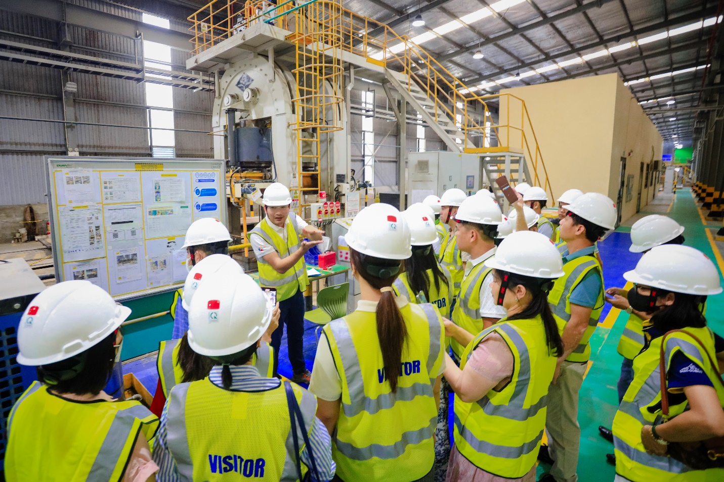Saint-Gobain tiên phong sử dụng nhiên liệu sinh khối vào sản xuất tấm xi măng xanh- Ảnh 1.