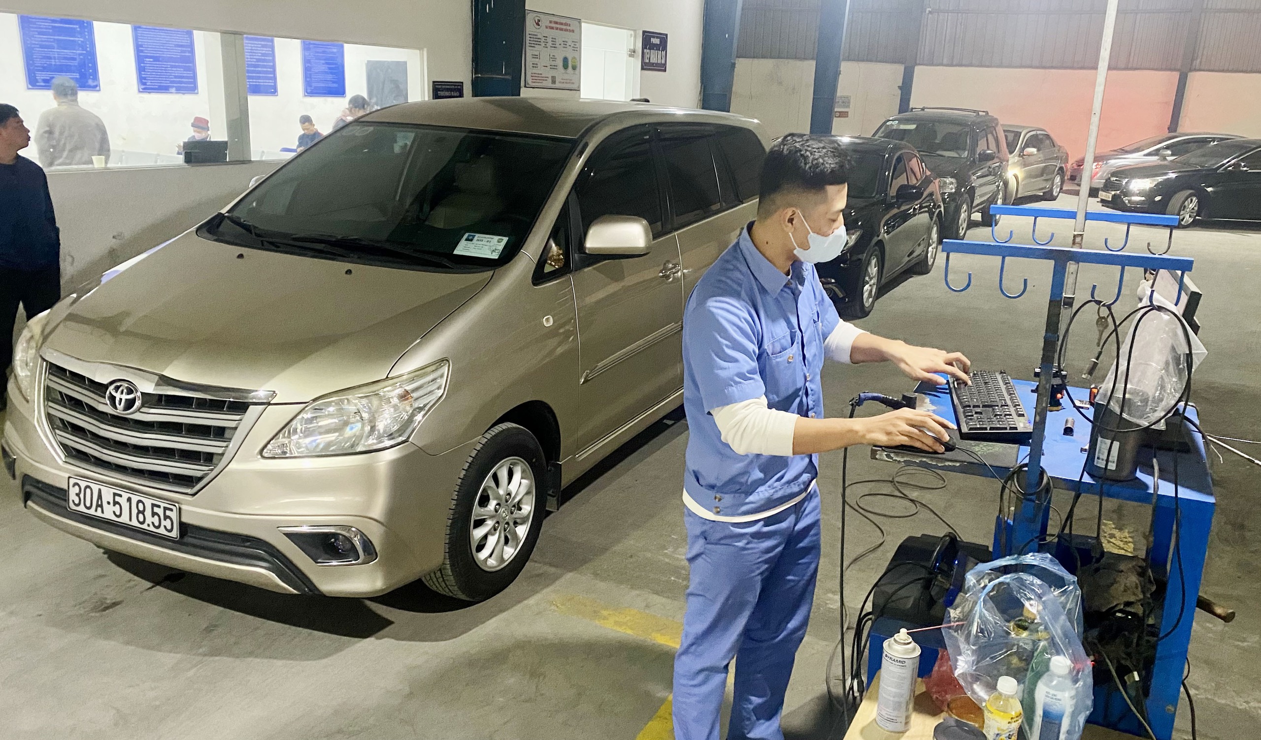Gỡ vướng phạt nguội như thế nào để người dân “dễ thở” khi đăng kiểm xe?- Ảnh 2. Gỡ vướng phạt nguội như thế nào để người dân “dễ thở” khi đăng kiểm xe?- Ảnh 2.