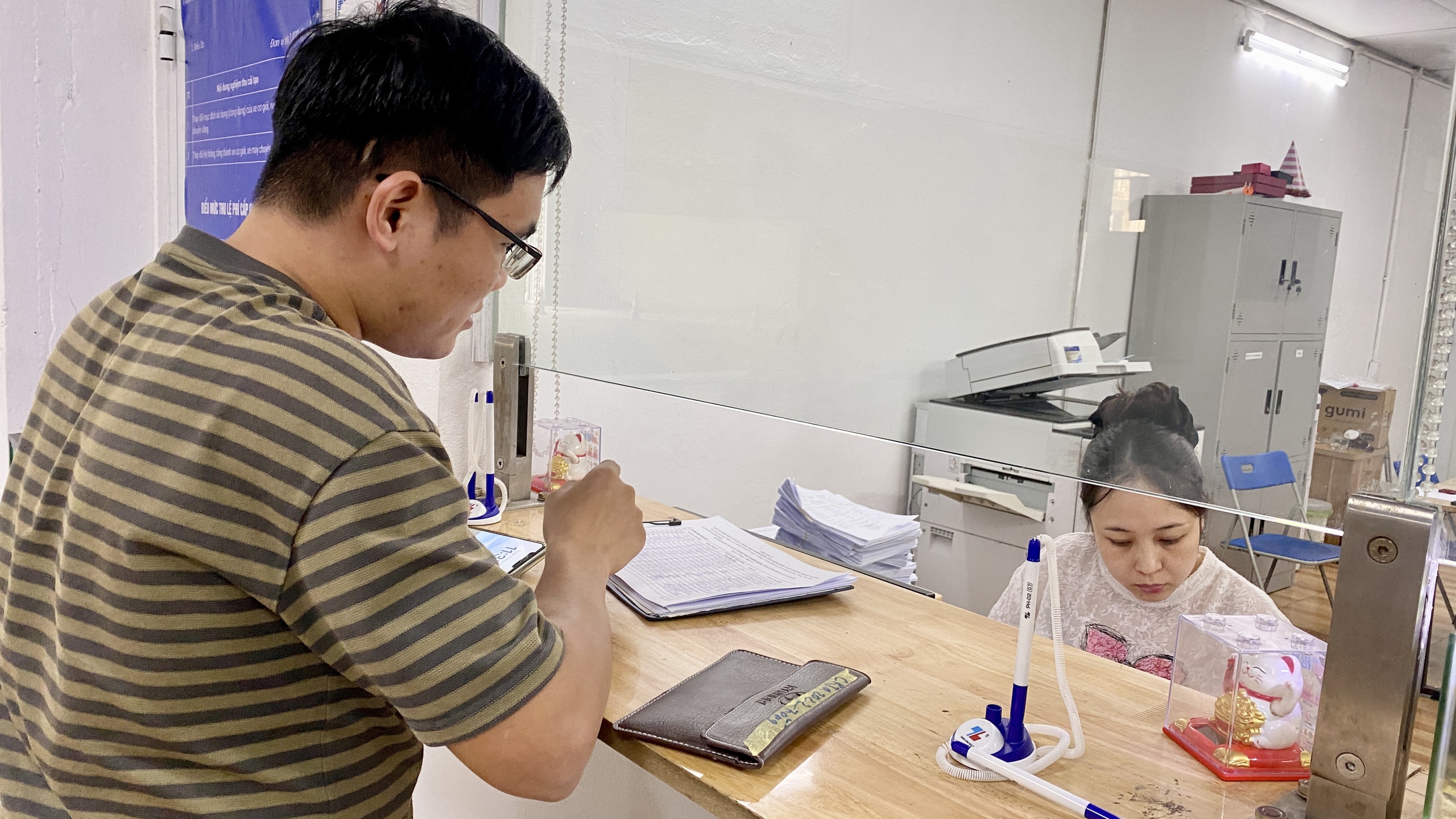 Gỡ vướng phạt nguội như thế nào để người dân “dễ thở” khi đăng kiểm xe?- Ảnh 1. Gỡ vướng phạt nguội như thế nào để người dân “dễ thở” khi đăng kiểm xe?- Ảnh 1.