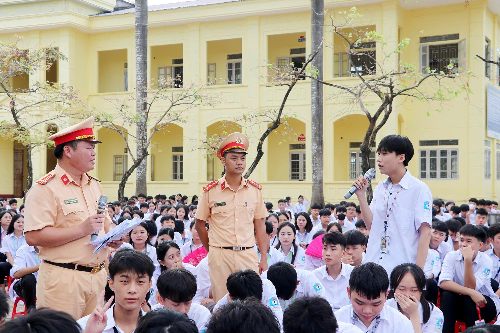 Tuyên truyền an toàn giao thông học đường: "Tốt phòng, hơn cố chống"- Ảnh 3.