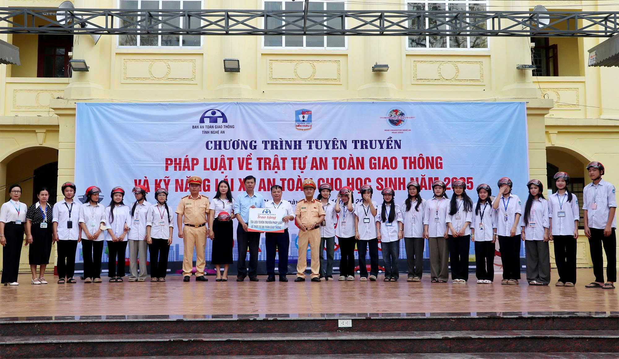 Tuyên truyền an toàn giao thông học đường: "Tốt phòng, hơn cố chống"- Ảnh 1.