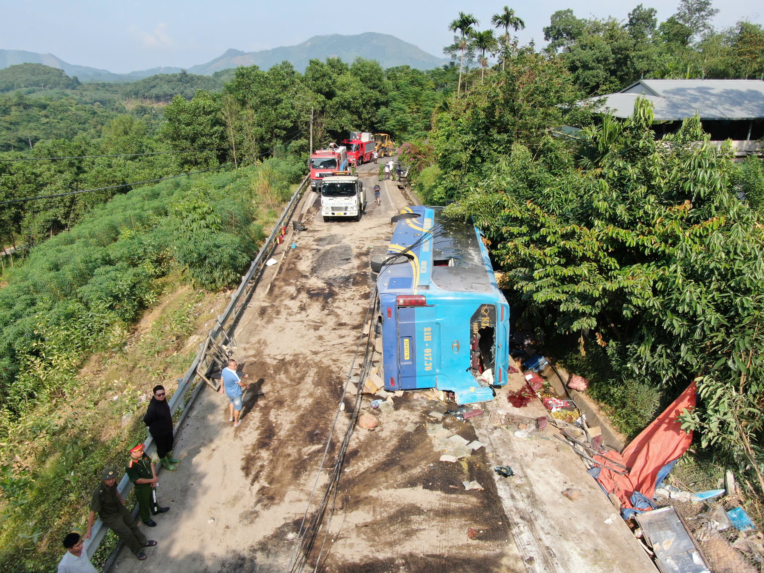 Hiện trường tai nạn xe khách 3 người chết, 14 người bị thương trên tỉnh lộ 172 ở Lào Cai- Ảnh 6.