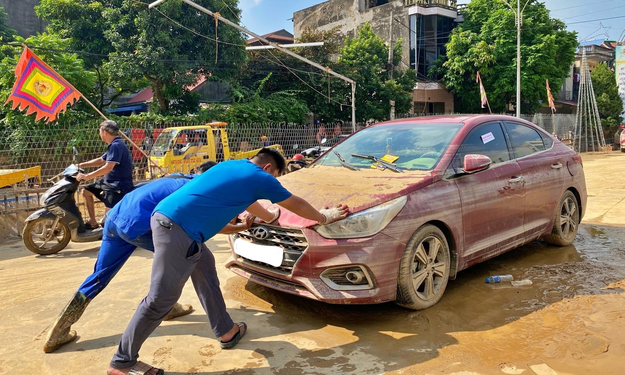Xe bị ngập nước, thủy kích bồi thường thế nào?- Ảnh 1. Xe bị ngập nước, thủy kích bồi thường thế nào?- Ảnh 1.