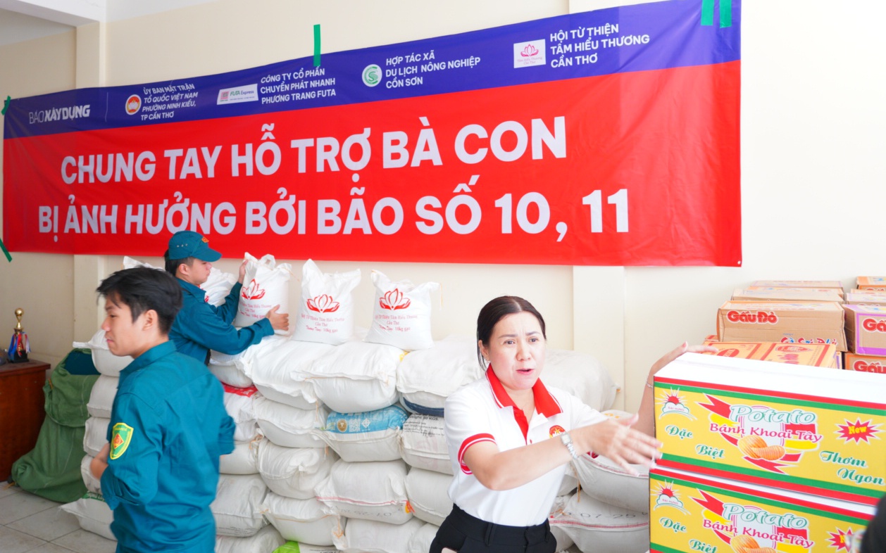 Người dân Cần Thơ và bạn đọc Báo Xây dựng hướng về đồng bào vùng bão lũ