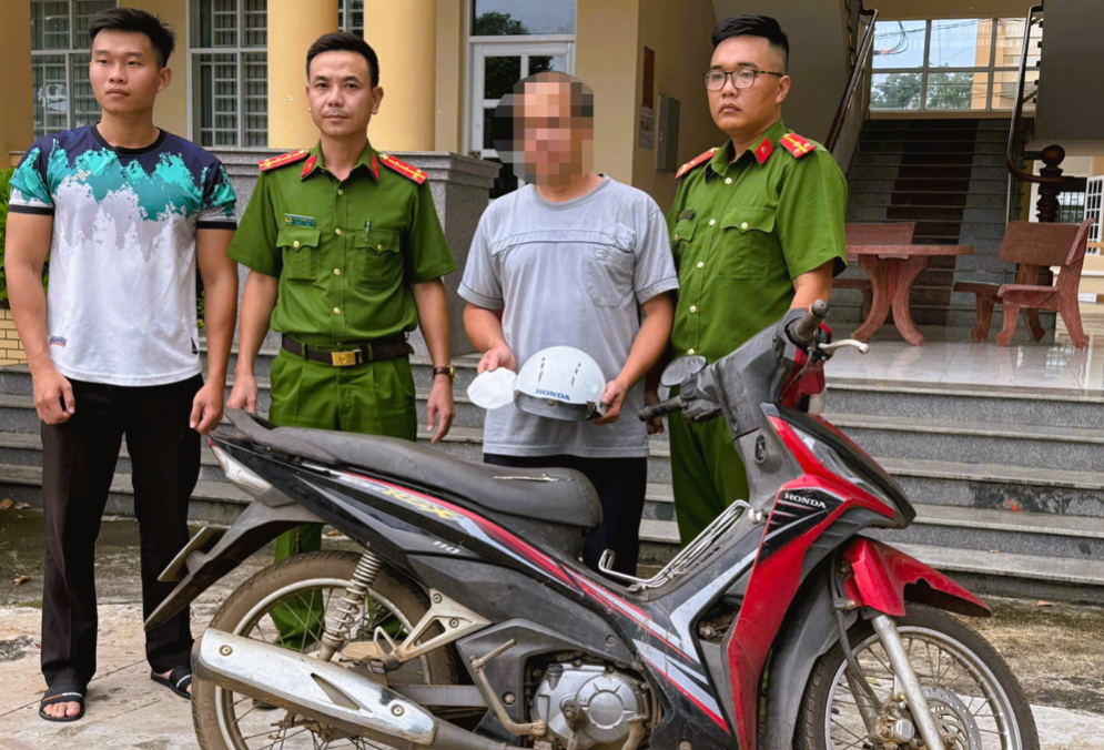 Đồng Nai: 48 giờ bắt đối tượng cướp 40 tờ vé số của cụ ông đang bán dạo- Ảnh 2. Đồng Nai: 48 giờ bắt đối tượng cướp 40 tờ vé số của cụ ông đang bán dạo- Ảnh 2.