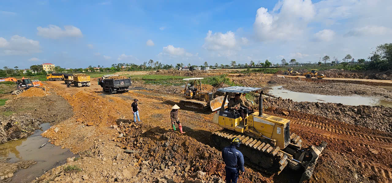 Hà Tĩnh: Sớm triển khai xây dựng các khu tái định cư phục vụ dự án đường sắt tốc độ cao- Ảnh 1. Hà Tĩnh: Sớm triển khai xây dựng các khu tái định cư phục vụ dự án đường sắt tốc độ cao- Ảnh 1.