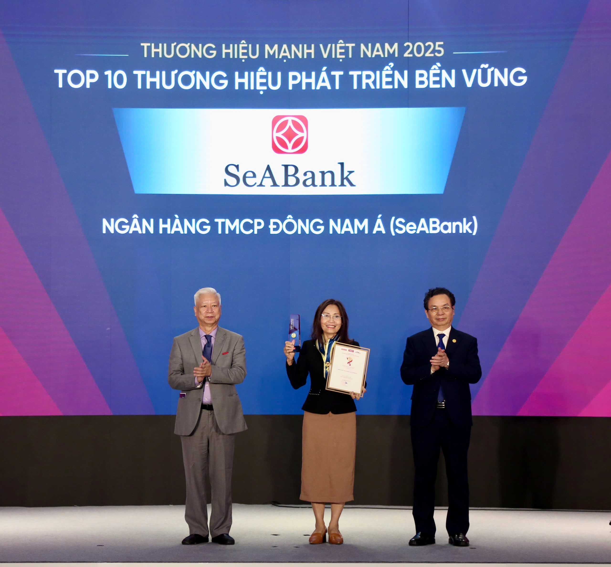 17 năm liên tiếp, SeABank giữ Thương hiệu mạnh Việt Nam- Ảnh 1. 17 năm liên tiếp, SeABank giữ Thương hiệu mạnh Việt Nam- Ảnh 1.