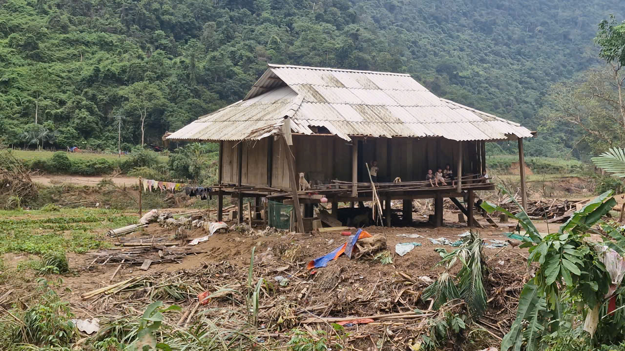 Những xóm nghèo Thái Nguyên xác xơ sau bão lũ, cần lắm những bàn tay lúc này- Ảnh 9. Những xóm nghèo Thái Nguyên xác xơ sau bão lũ, cần lắm những bàn tay lúc này- Ảnh 9.