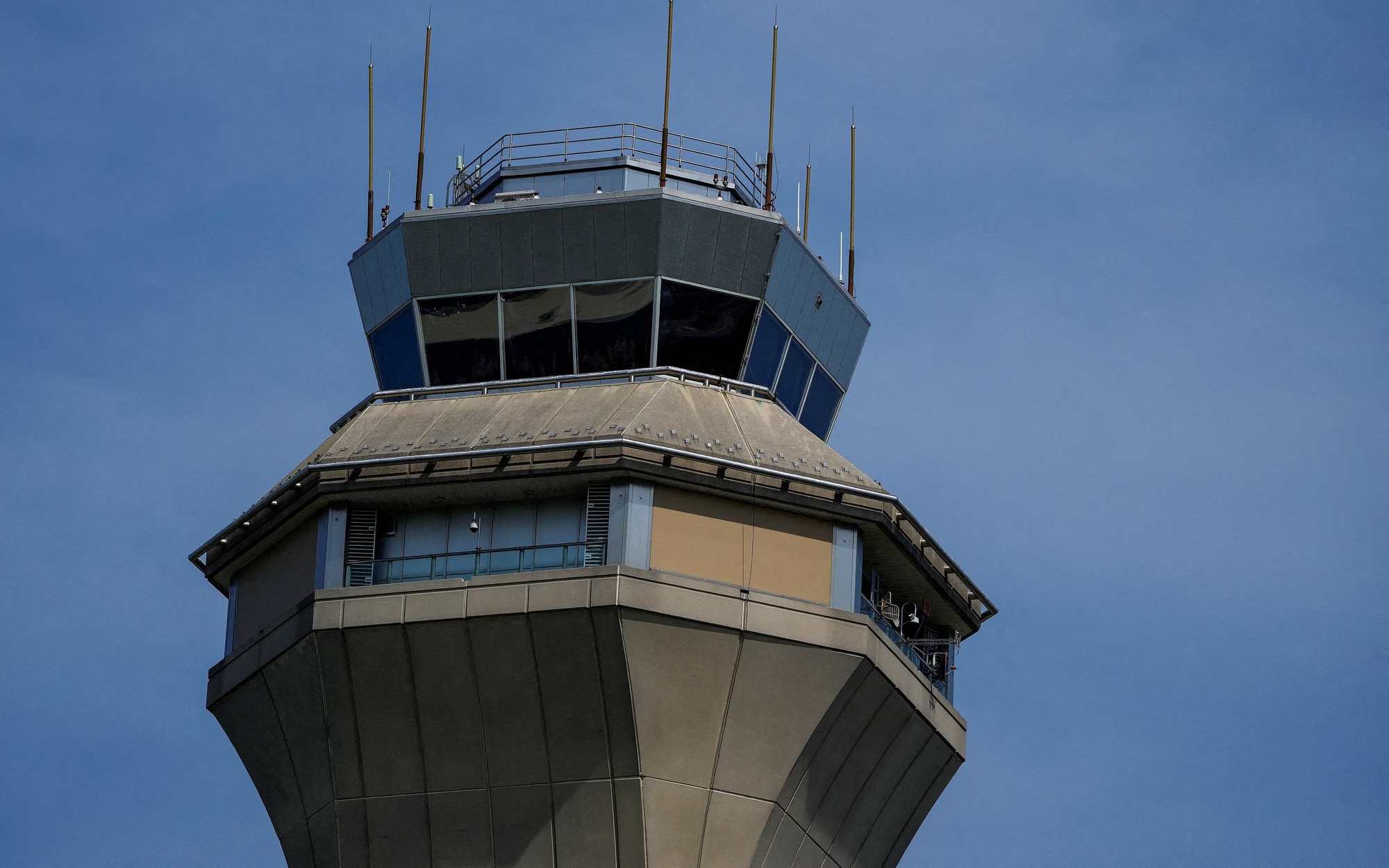 Hơn 13.000 kiểm soát viên không lưu tại Mỹ đối mặt căng thẳng, bất ổn gia tăng