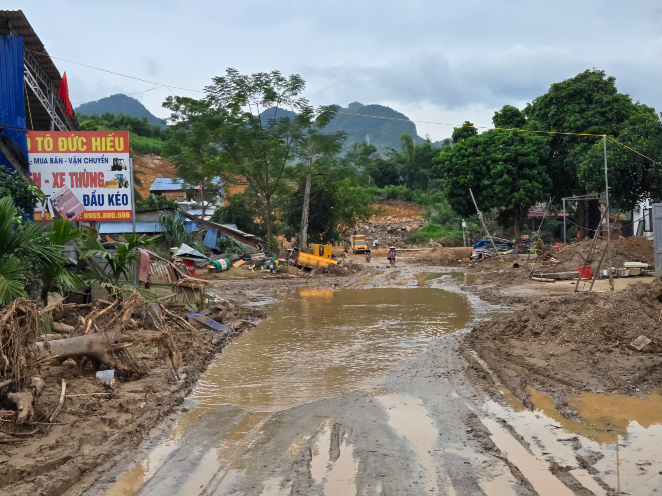 Những xóm nghèo Thái Nguyên xác xơ sau bão lũ, cần lắm những bàn tay lúc này- Ảnh 15. Những xóm nghèo Thái Nguyên xác xơ sau bão lũ, cần lắm những bàn tay lúc này- Ảnh 15.